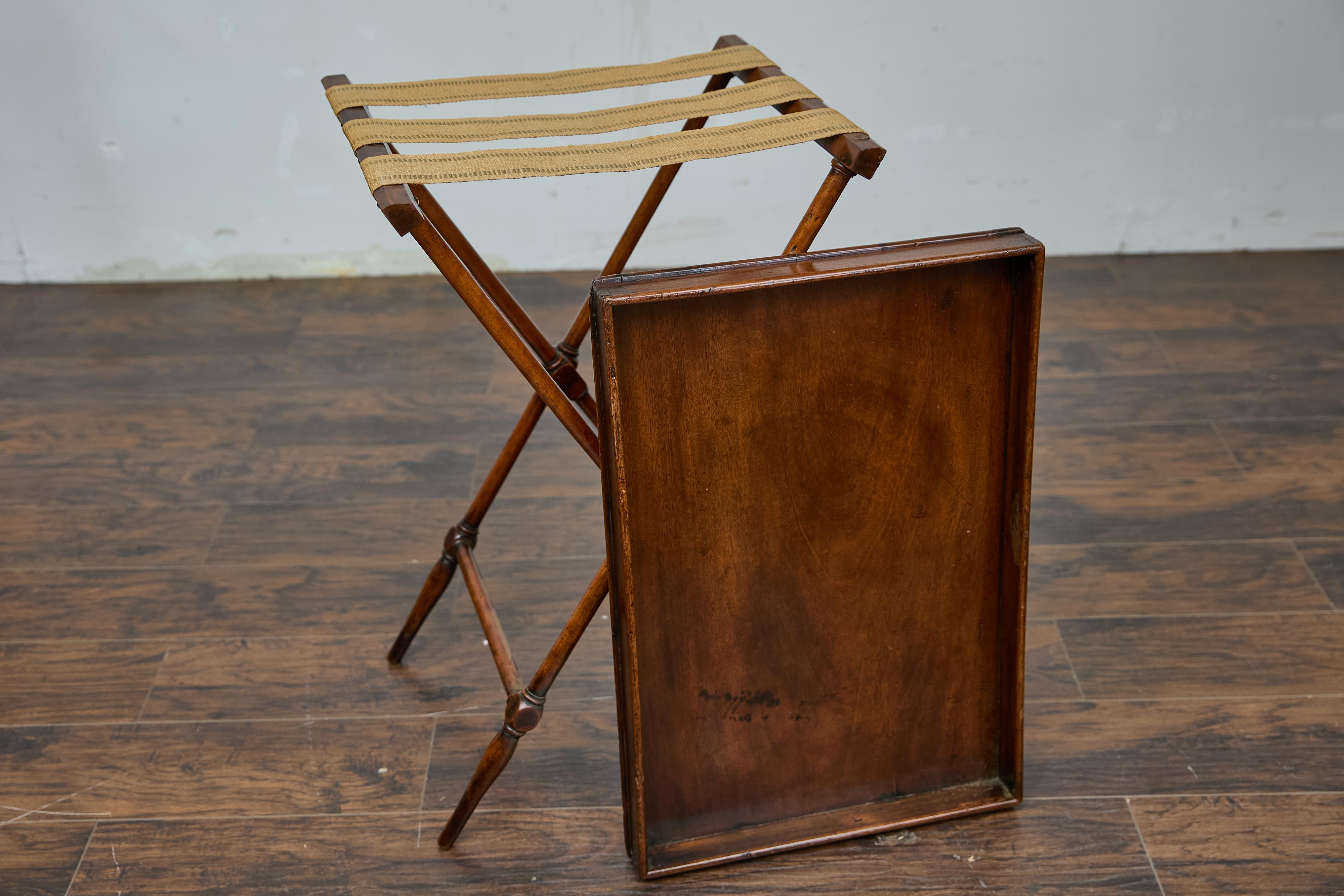 Table d'appoint en acajou du 19e siècle avec plateau sur Stand et base en forme de X en vente 5