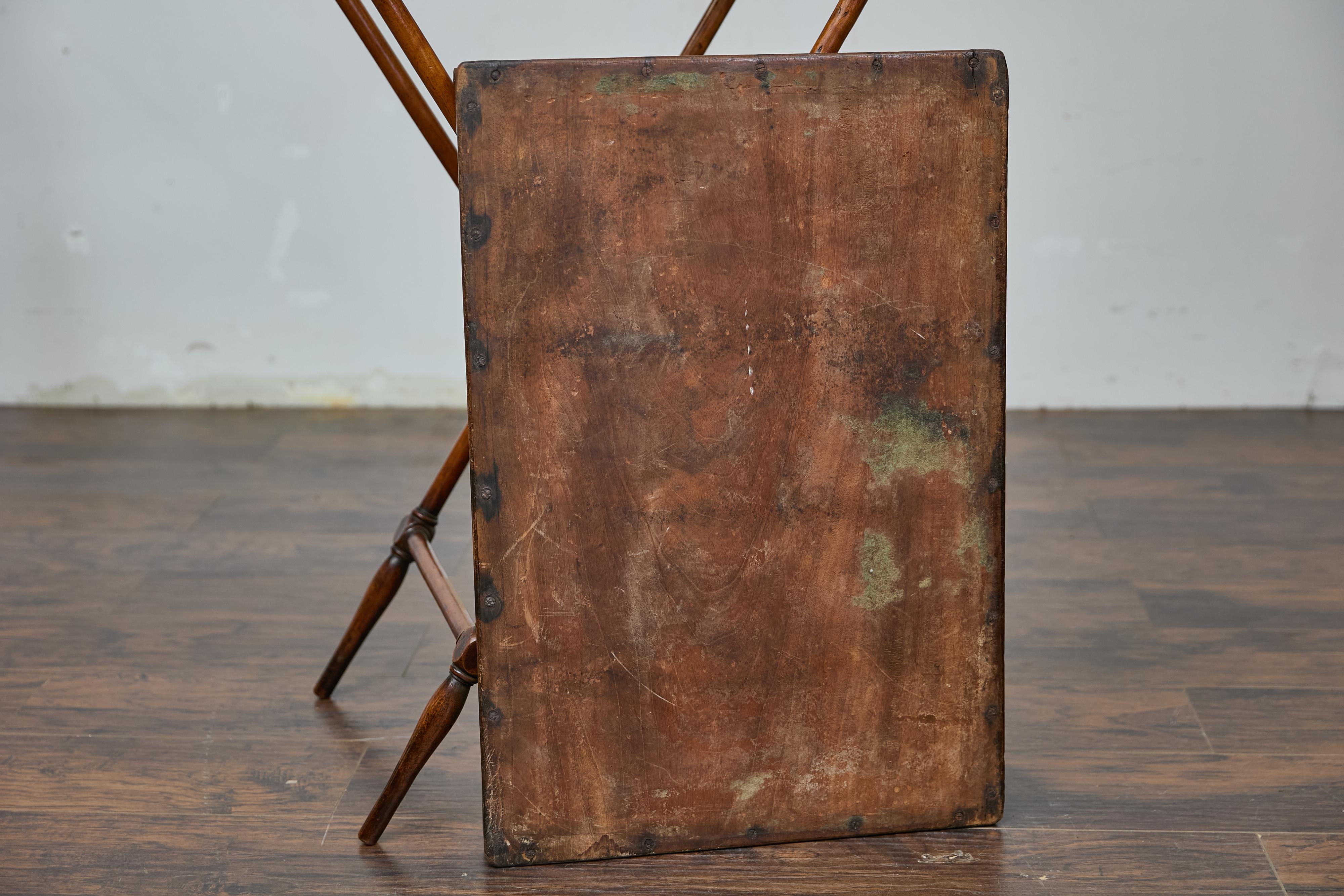 Table d'appoint en acajou du 19e siècle avec plateau sur Stand et base en forme de X en vente 9