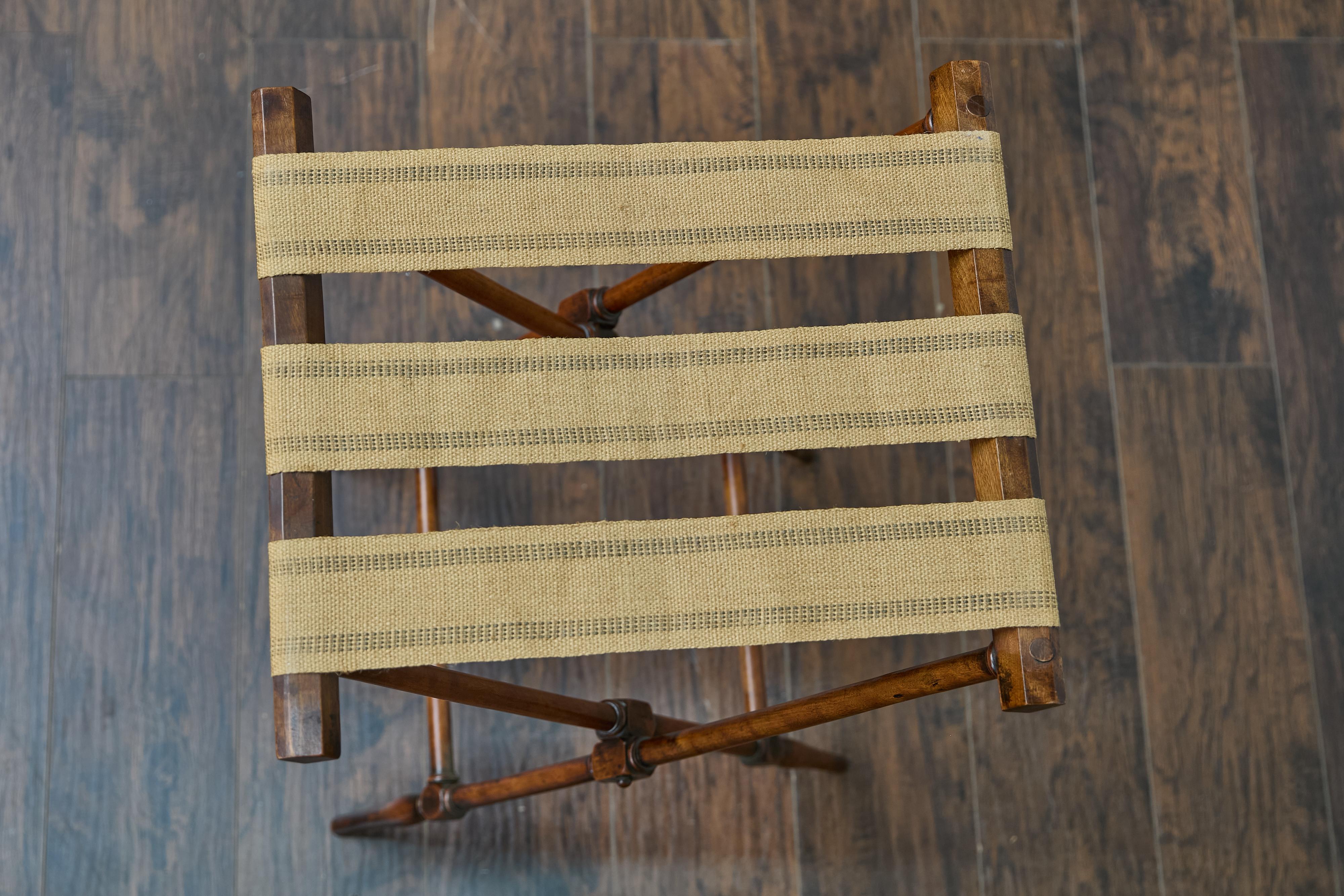 Table d'appoint en acajou du 19e siècle avec plateau sur Stand et base en forme de X en vente 11