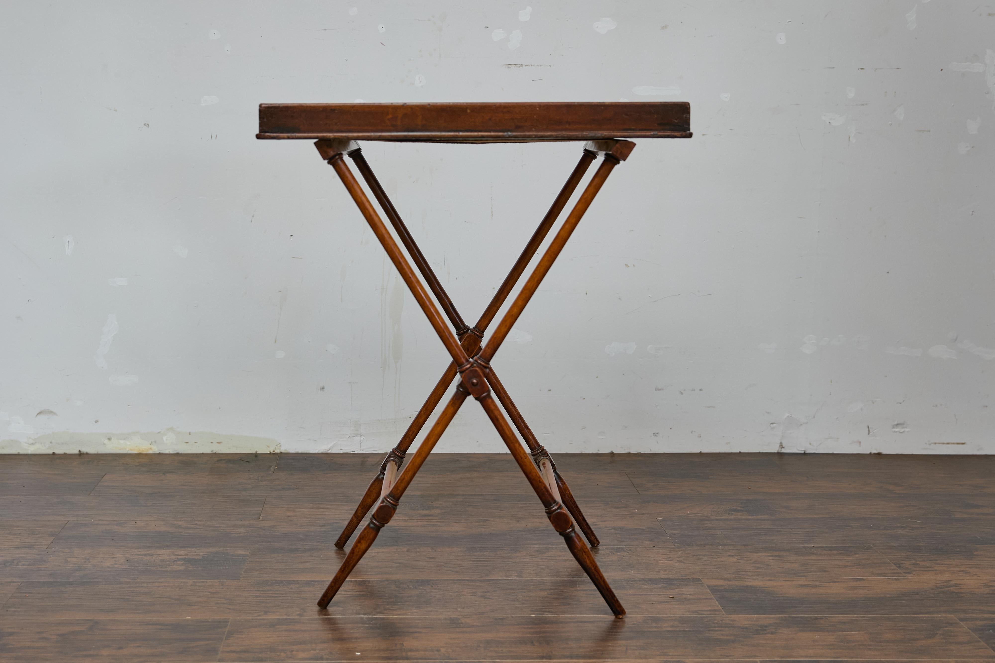 Table d'appoint en acajou du 19e siècle avec plateau sur Stand et base en forme de X en vente 13