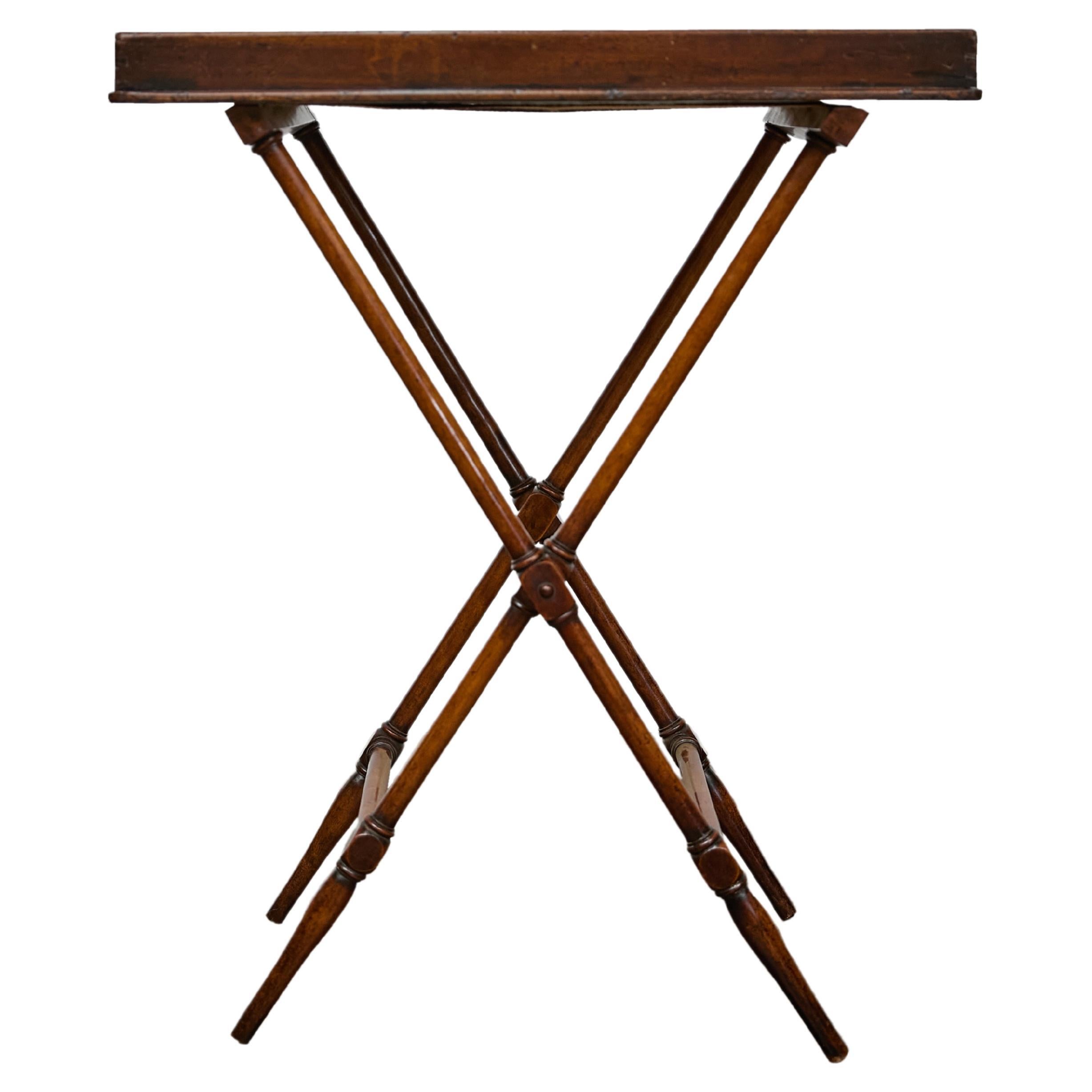 Table d'appoint en acajou du 19e siècle avec plateau sur Stand et base en forme de X en vente