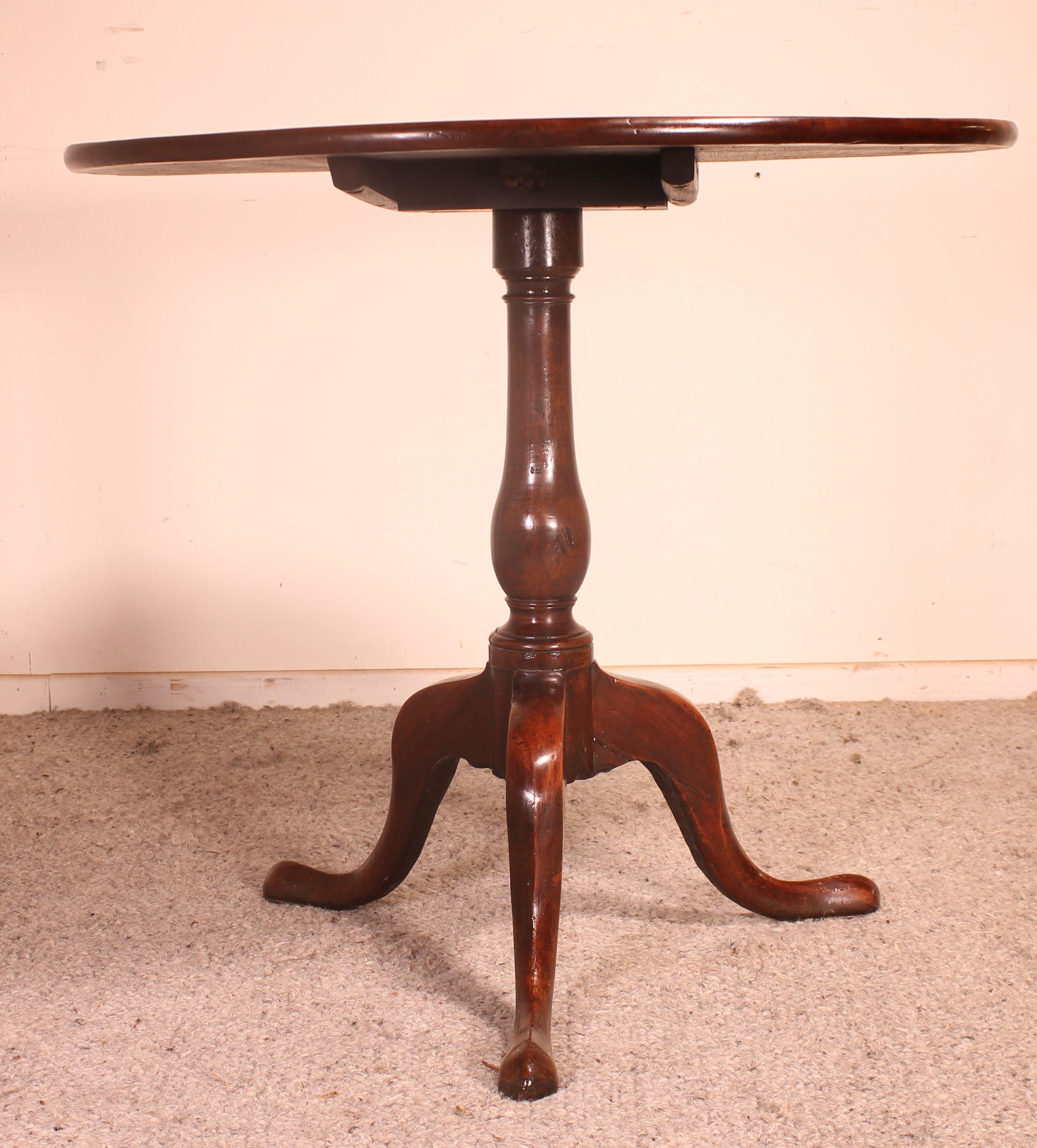 19th Century English Tripod Table in Mahogany 3