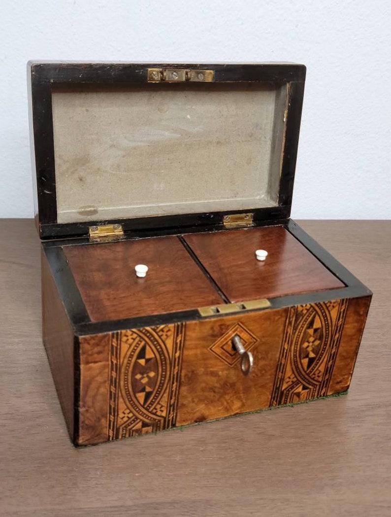 19th Century English Tunbridge Ware Marquetry Tea Caddy In Good Condition For Sale In Forney, TX