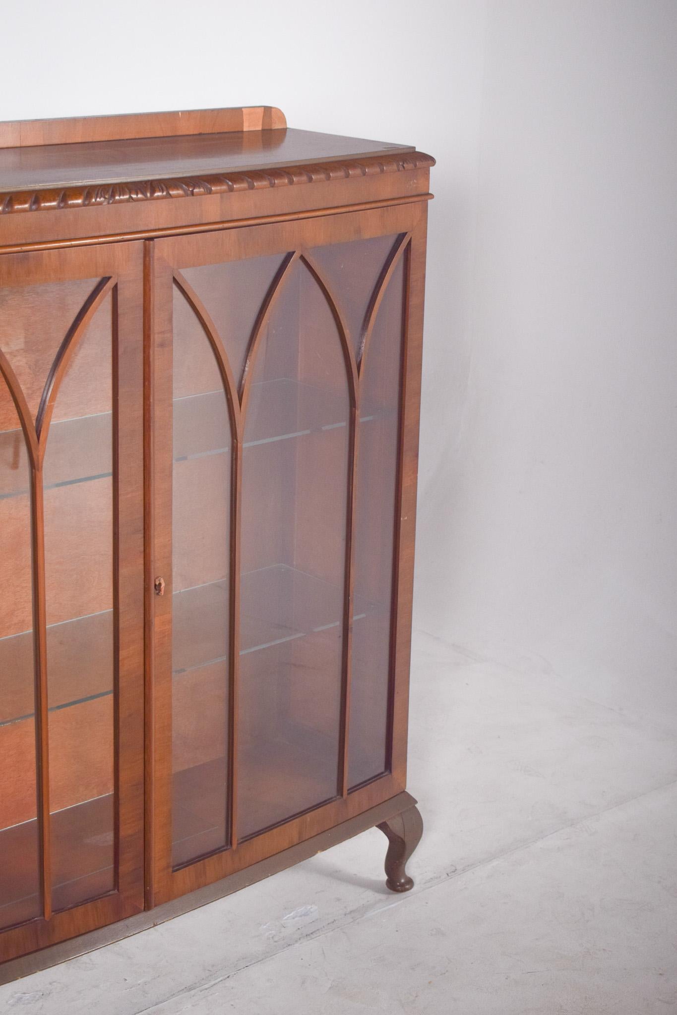 19th Century English Two-Door Display Cabinet in Light Wood For Sale 11