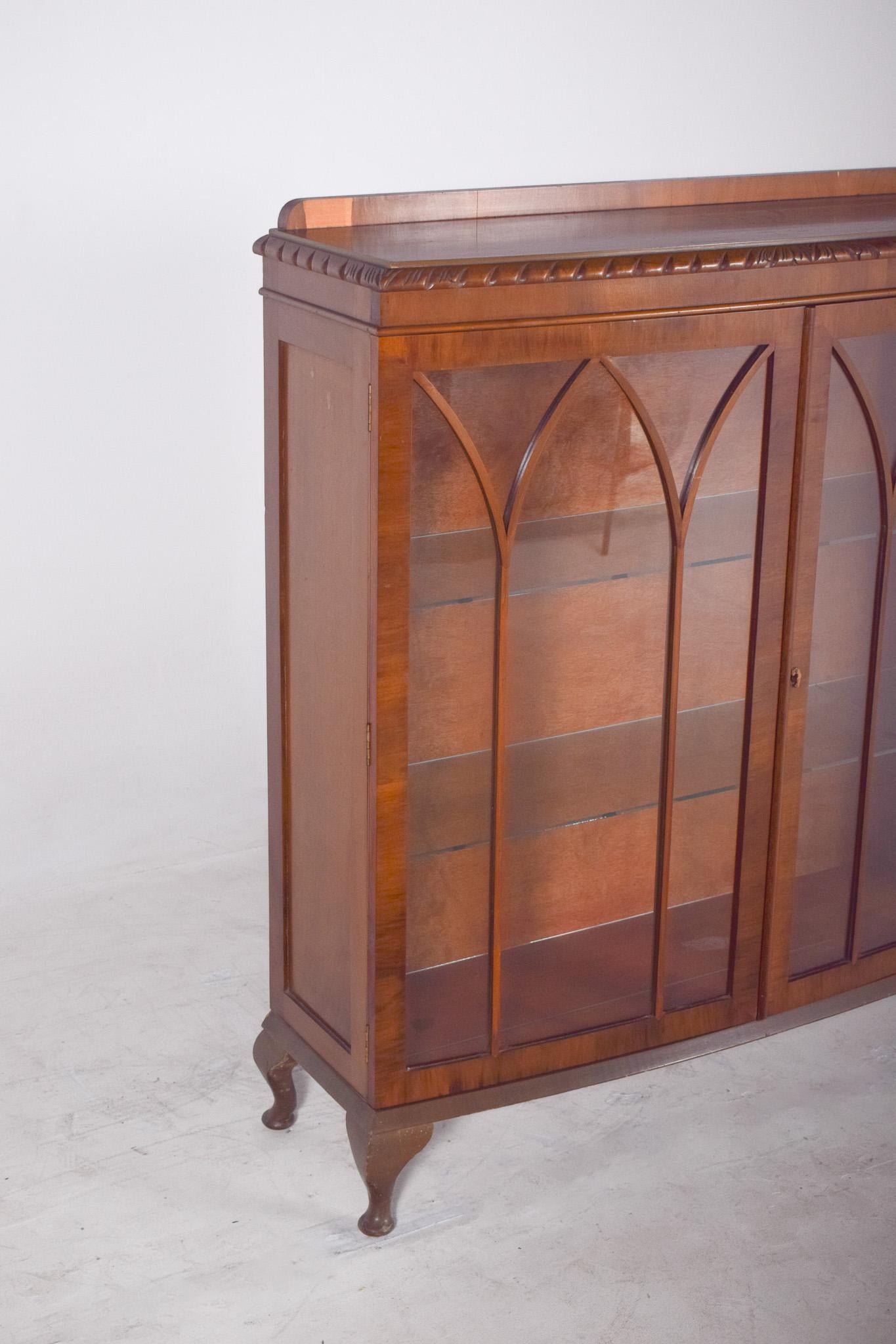 Late Victorian 19th Century English Two-Door Display Cabinet in Light Wood For Sale