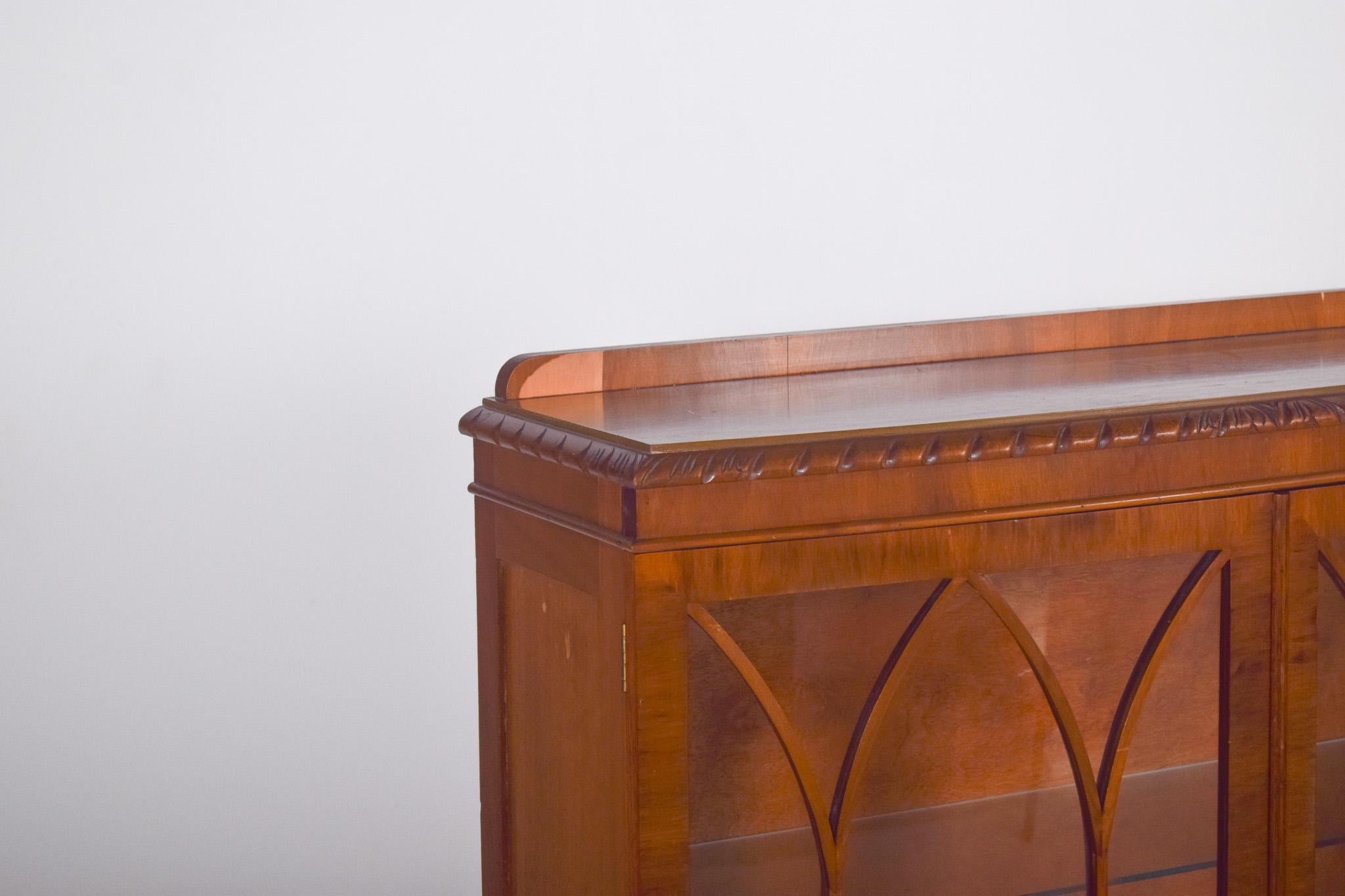 19th Century English Two-Door Display Cabinet in Light Wood In Good Condition For Sale In Lisboa, Lisboa