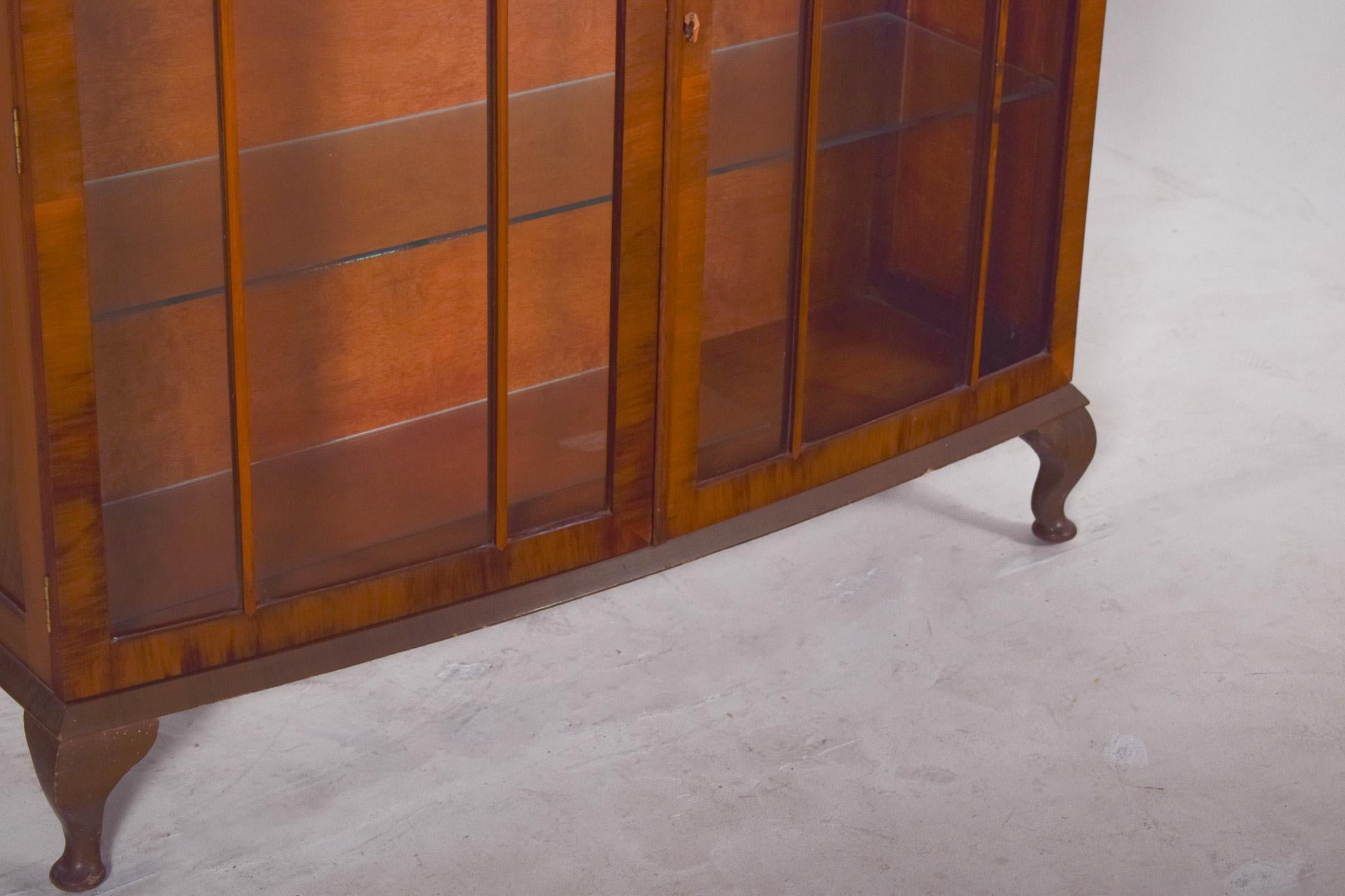 19th Century English Two-Door Display Cabinet in Light Wood For Sale 2