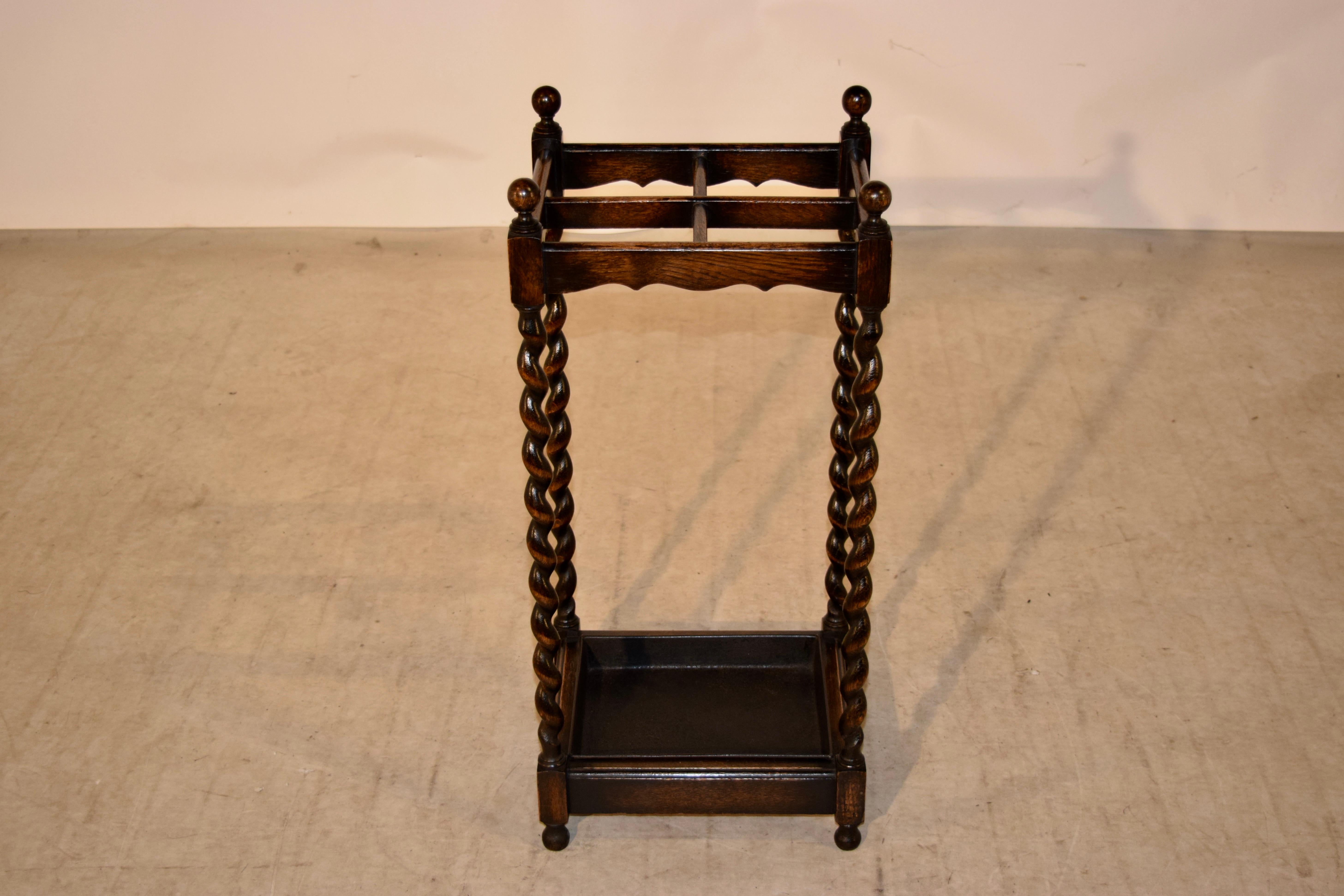 19th Century English Umbrella Stand In Good Condition In High Point, NC