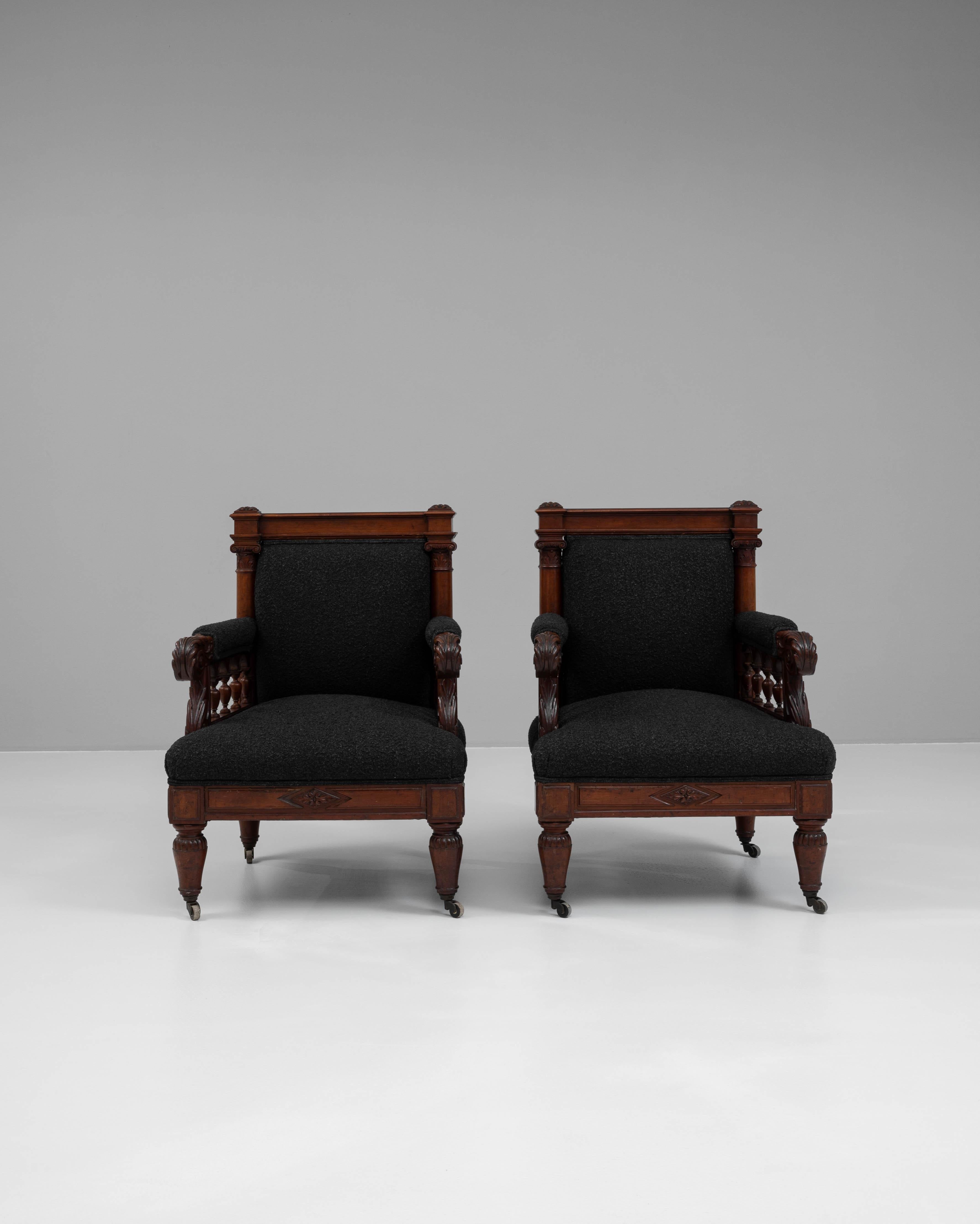 Pareja de sillones tapizados ingleses del siglo XIX en Bueno estado para la venta en High Point, NC