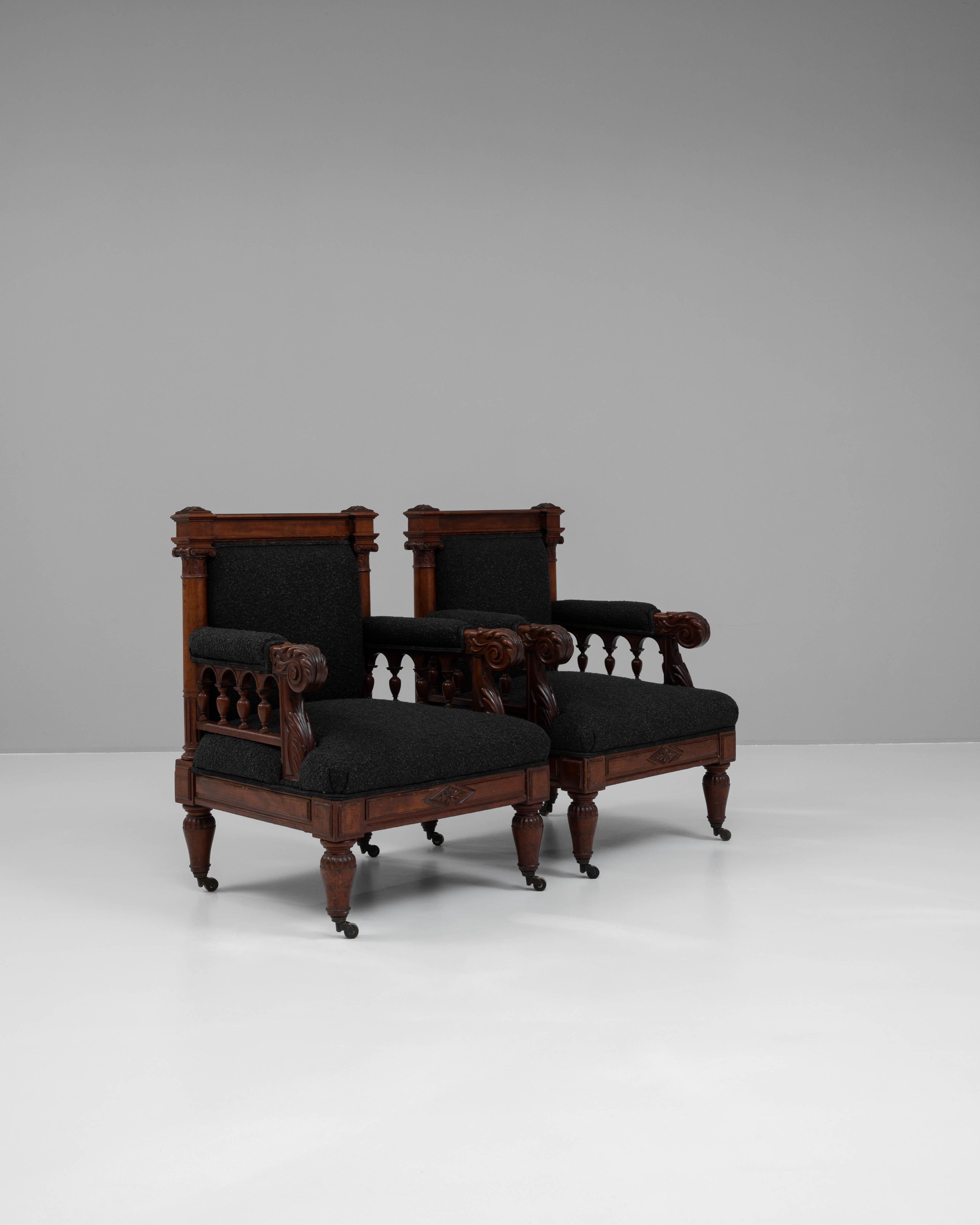 Pareja de sillones tapizados ingleses del siglo XIX en venta 3