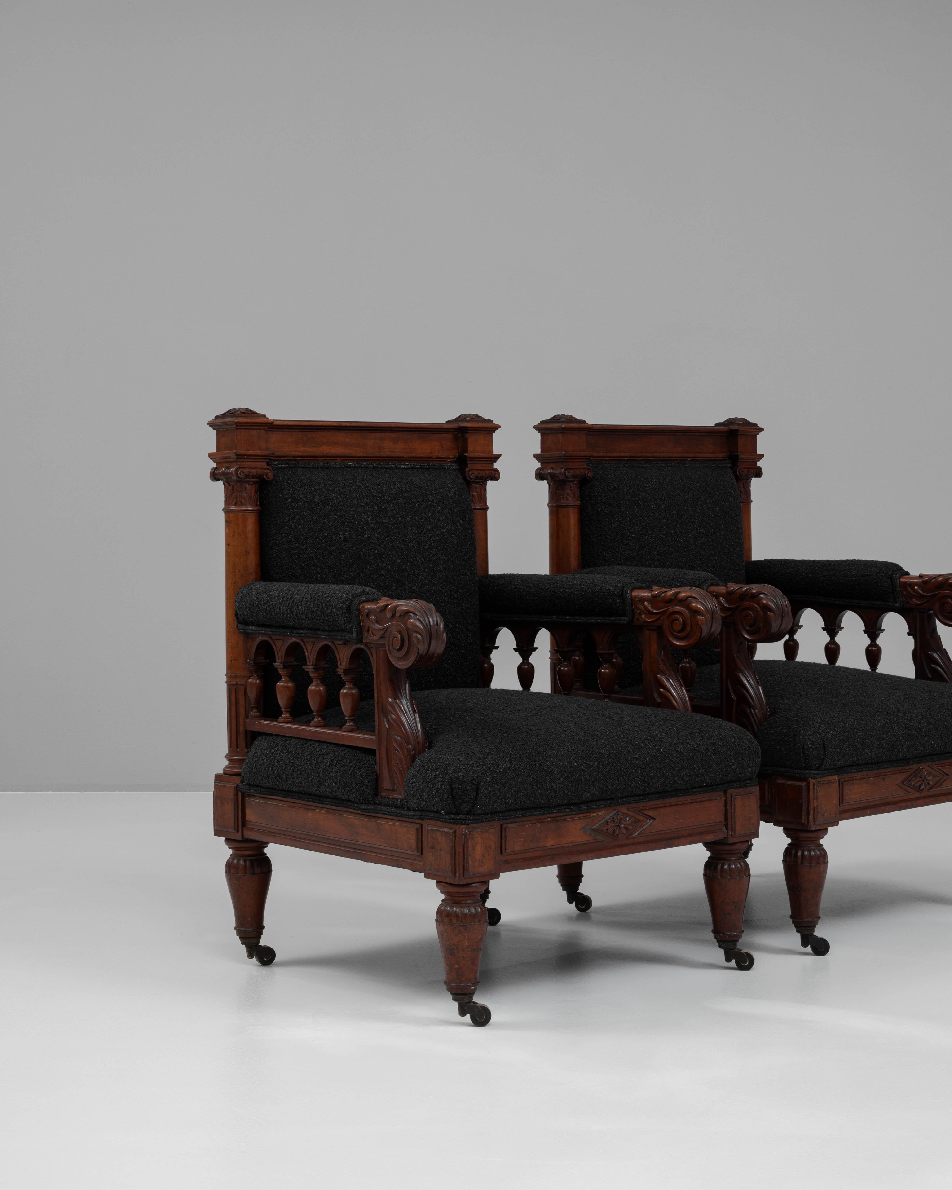 Pareja de sillones tapizados ingleses del siglo XIX en venta 4