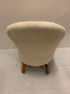 19th century English upholstered buttoned back armchair in french linen