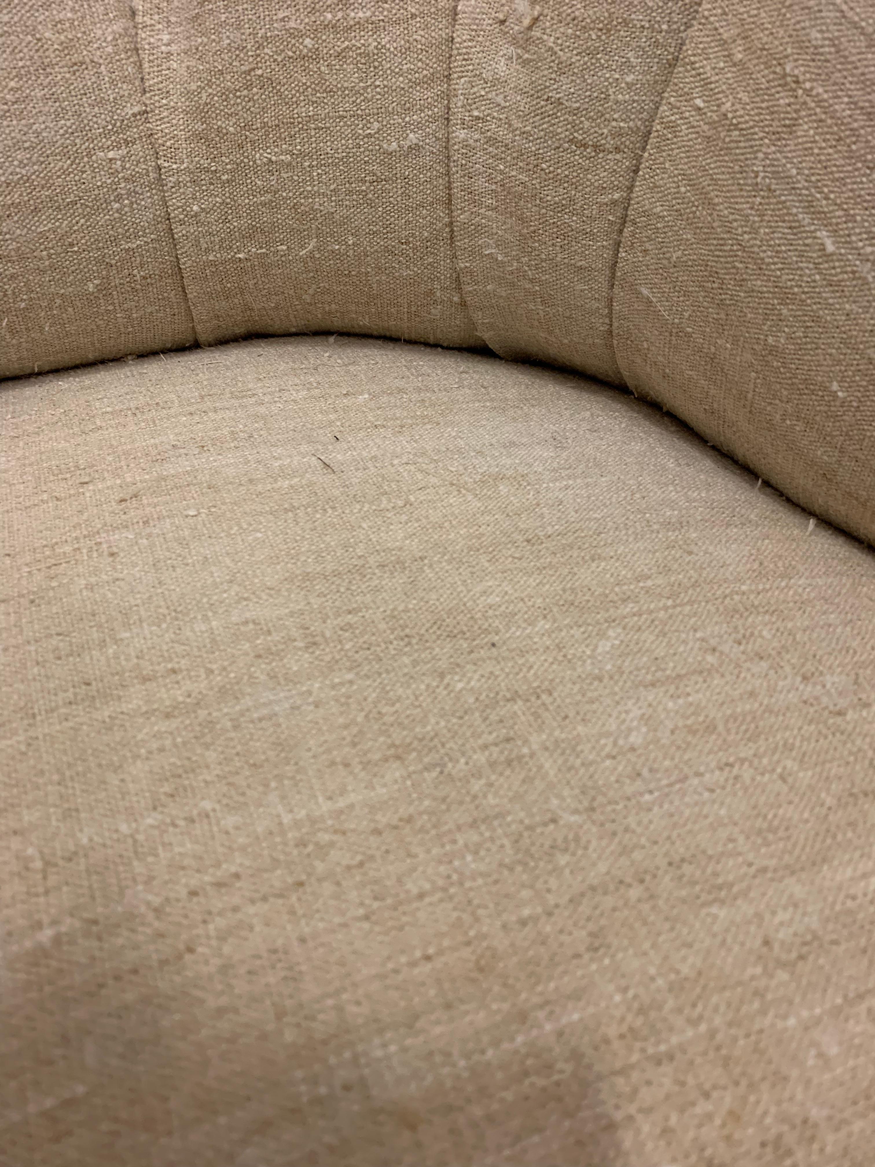 Fin du XIXe siècle Fauteuil anglais du 19e siècle à dossier boutonné et tapissé, en lin français en vente