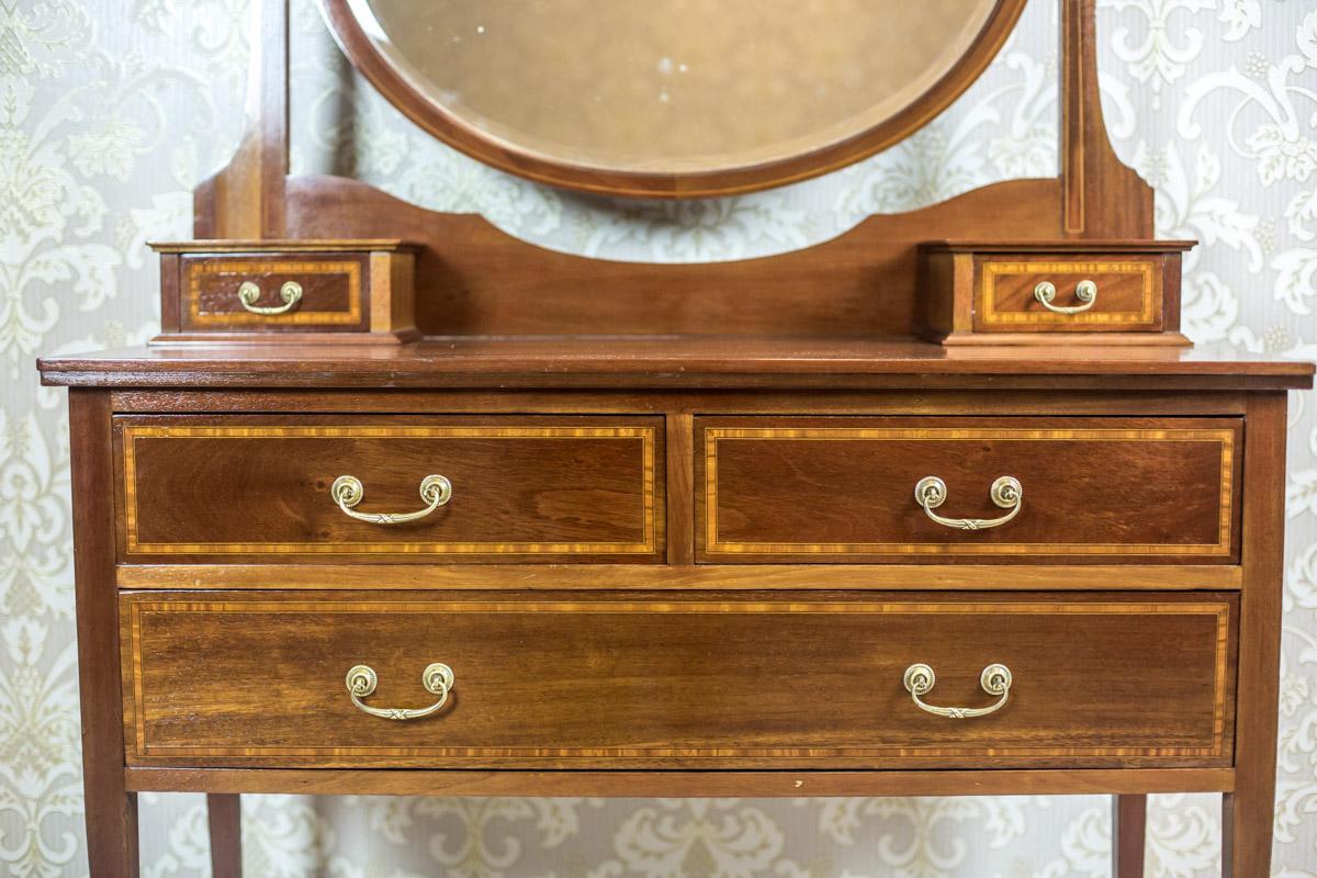 Table de toilette anglaise du 19ème siècle en bois tendre et placage d'acajou, signée Maple & Co. en vente 3