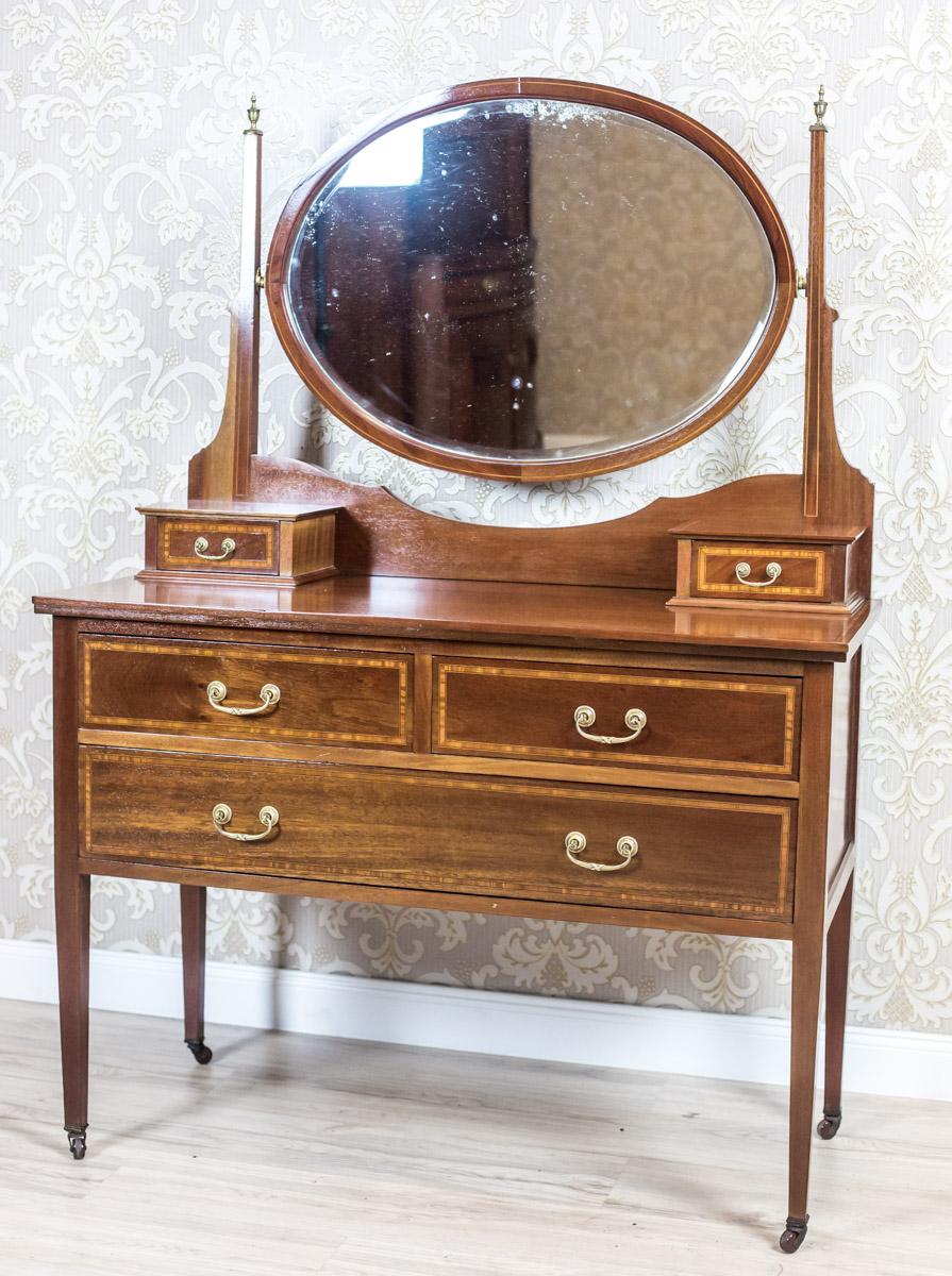 Britannique Table de toilette anglaise du 19ème siècle en bois tendre et placage d'acajou, signée Maple & Co. en vente