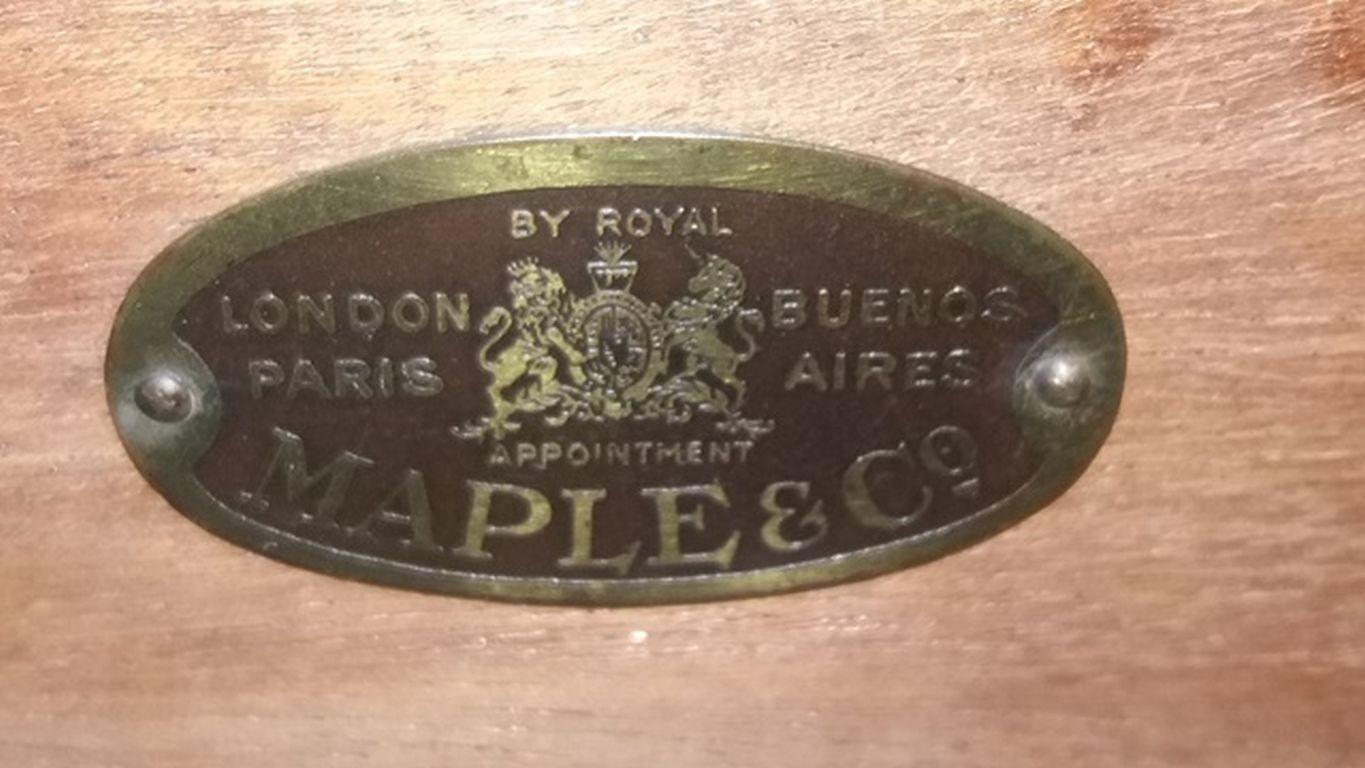 Poli Table de toilette anglaise du 19ème siècle en bois tendre et placage d'acajou, signée Maple & Co. en vente