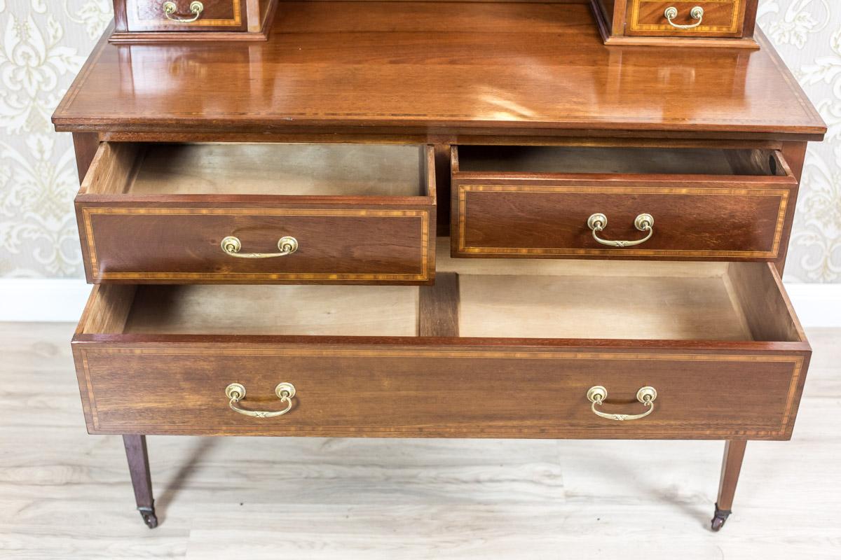 Table de toilette anglaise du 19ème siècle en bois tendre et placage d'acajou, signée Maple & Co. en vente 1