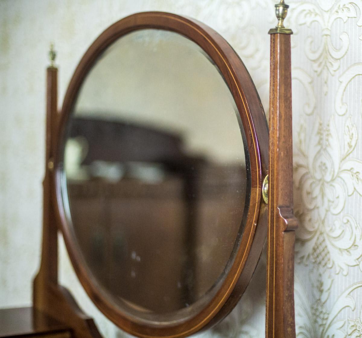 Table de toilette anglaise du 19ème siècle en bois tendre et placage d'acajou, signée Maple & Co. en vente 2