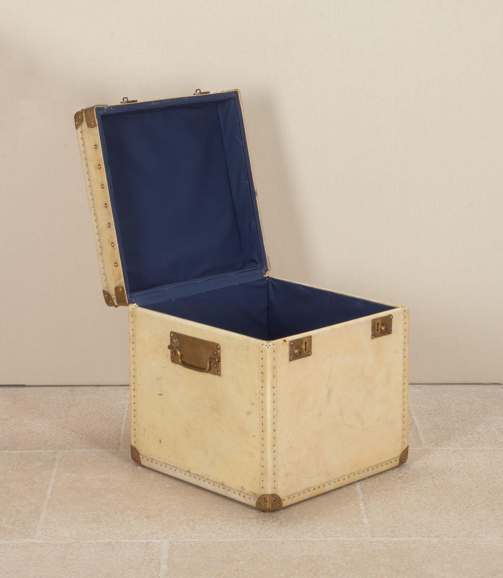 19th Century English Vellum Trunk with Brass Fixtures In Good Condition For Sale In Gloucestershire, GB