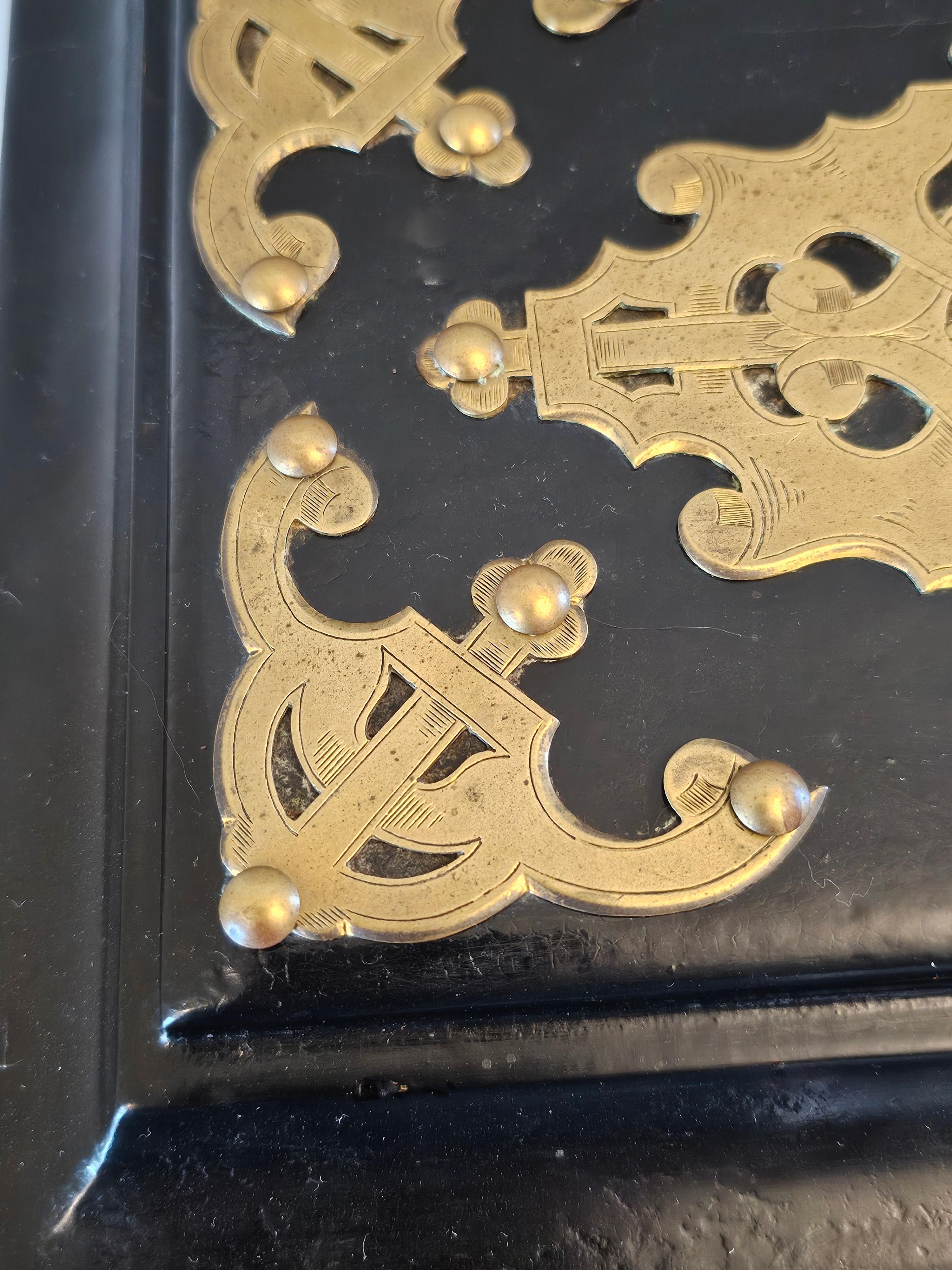 19th Century English Victorian Brass Black Lacquer Papier-mache Dressing Box  For Sale 14
