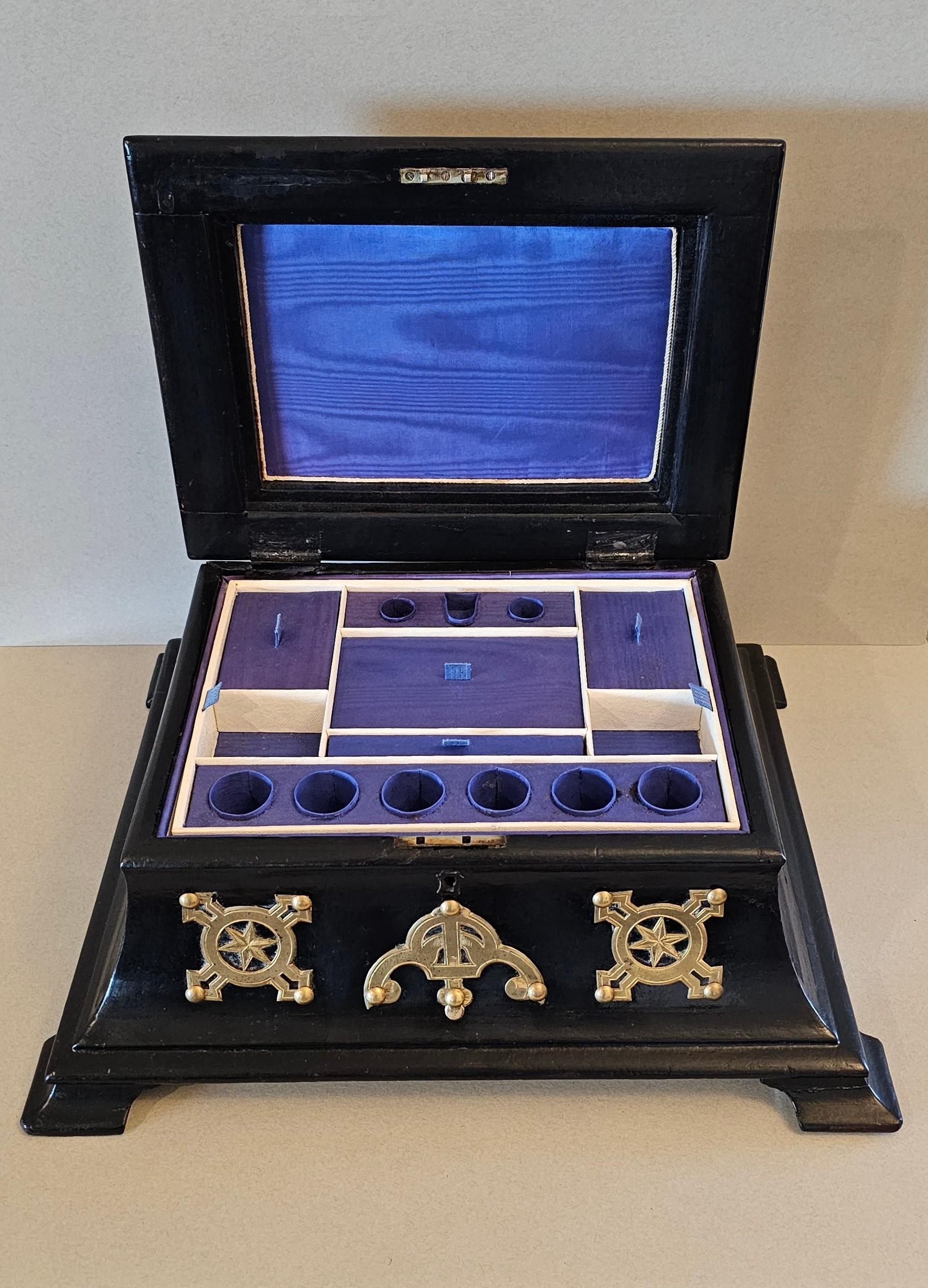 19th Century English Victorian Brass Black Lacquer Papier-mache Dressing Box  For Sale 15