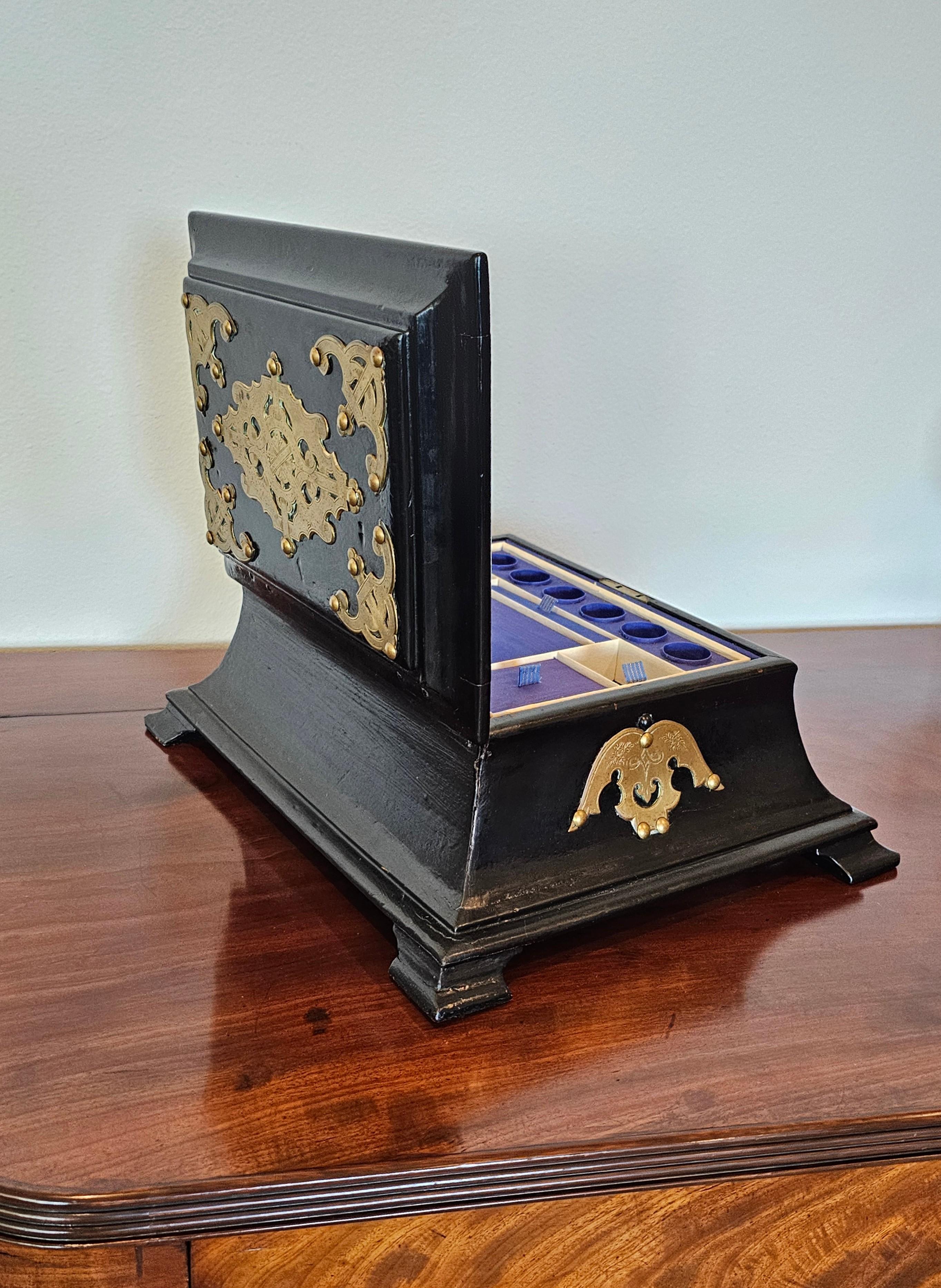 19th Century English Victorian Brass Black Lacquer Papier-mache Dressing Box  For Sale 4