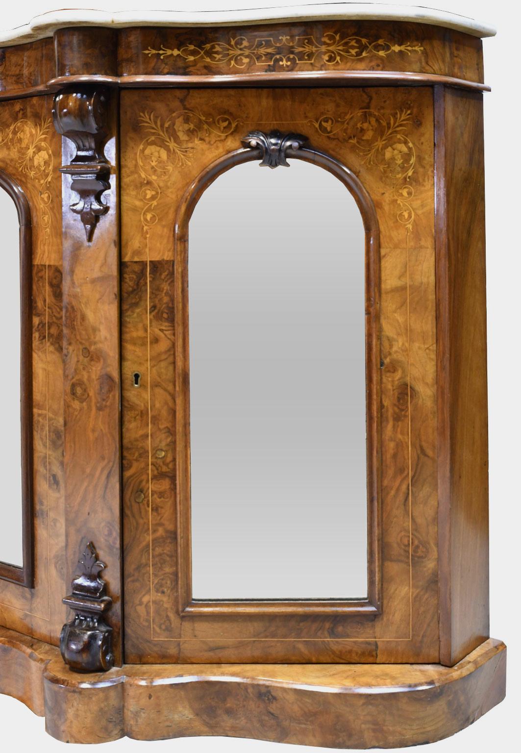 English Victorian Burl Walnut Credenza or Console with White Carrara Marble In Good Condition In Miami, FL