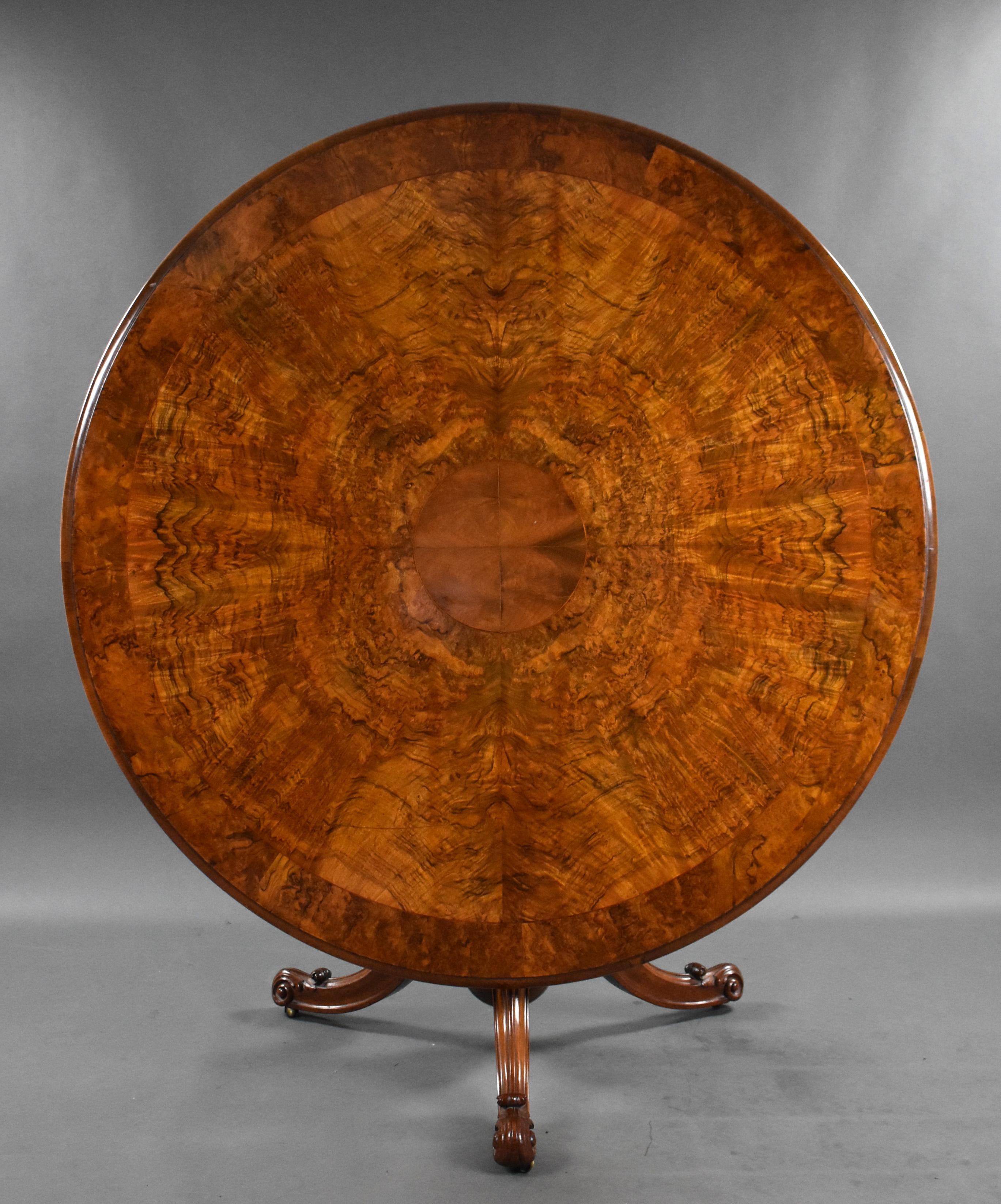 For sale is a good quality mid-19th century Victorian antique burr walnut circular breakfast table, having a cross grained moulded edge, with a burr walnut band enclosing further well figured burr walnut veneers, above a turned stem standing on