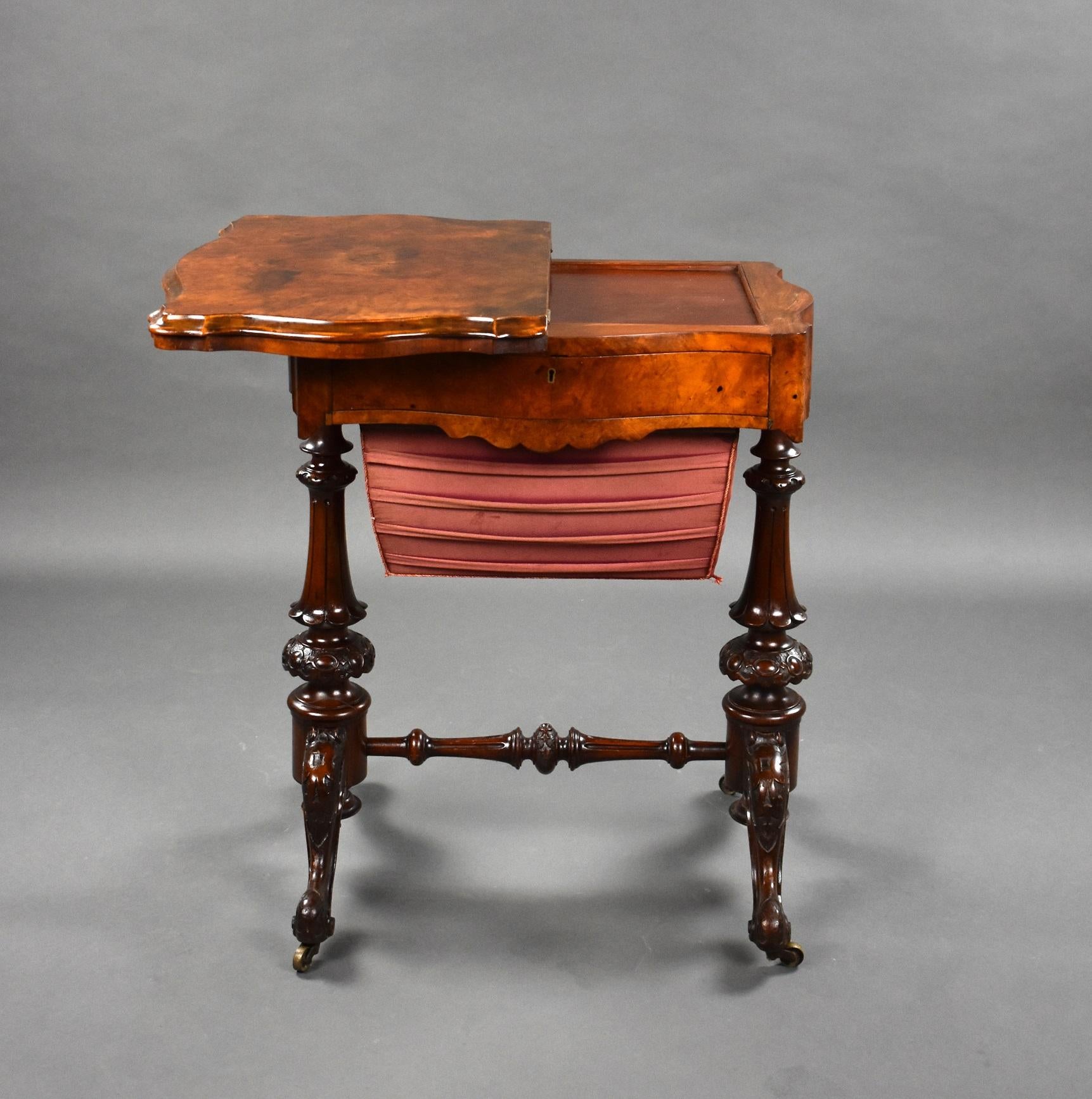 Englischer viktorianischer Spieltisch aus Wurzelnussholz aus dem 19. Jahrhundert im Zustand „Gut“ im Angebot in Chelmsford, Essex