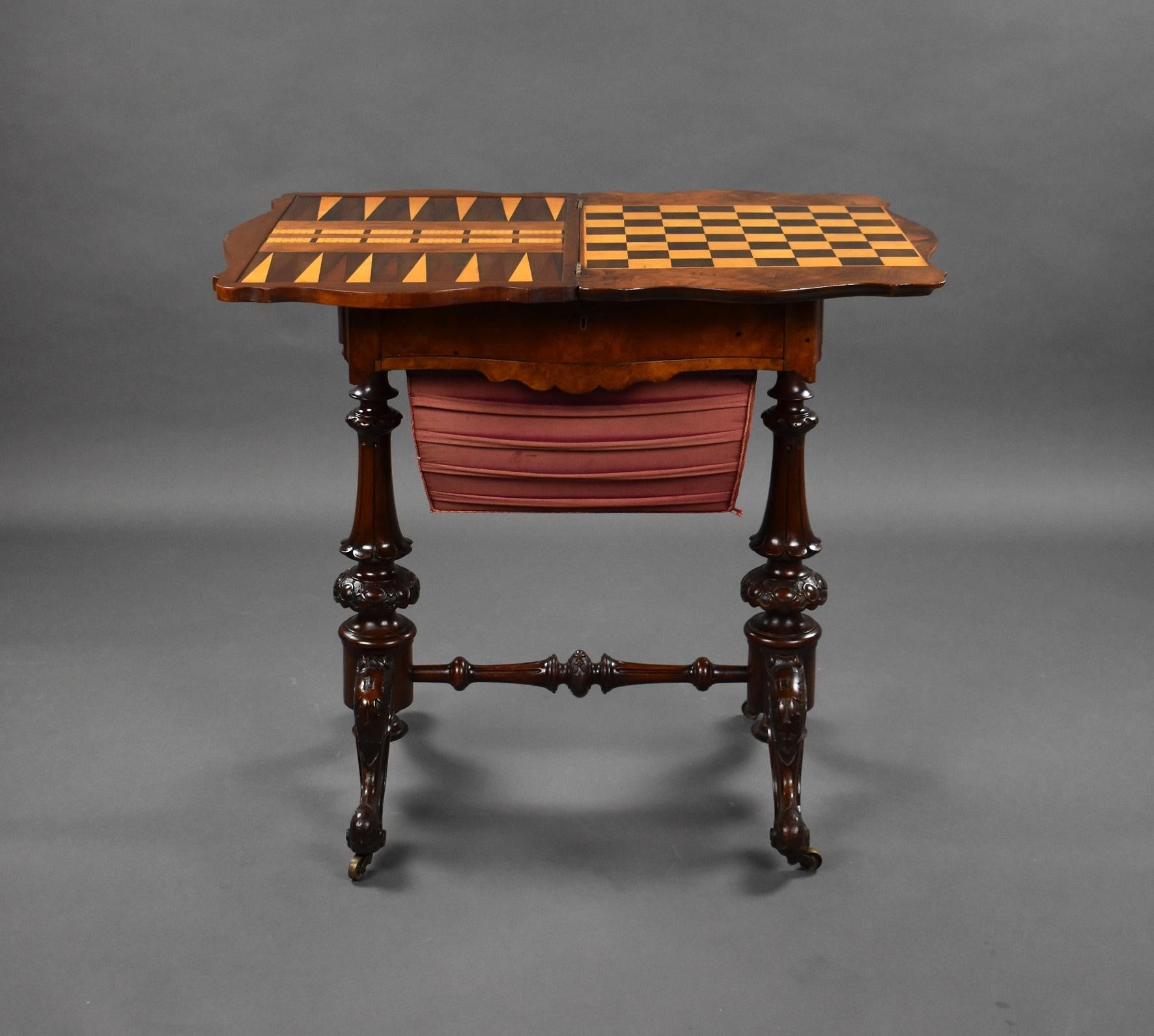 19th Century English Victorian Burr Walnut Games Table In Good Condition For Sale In Chelmsford, Essex