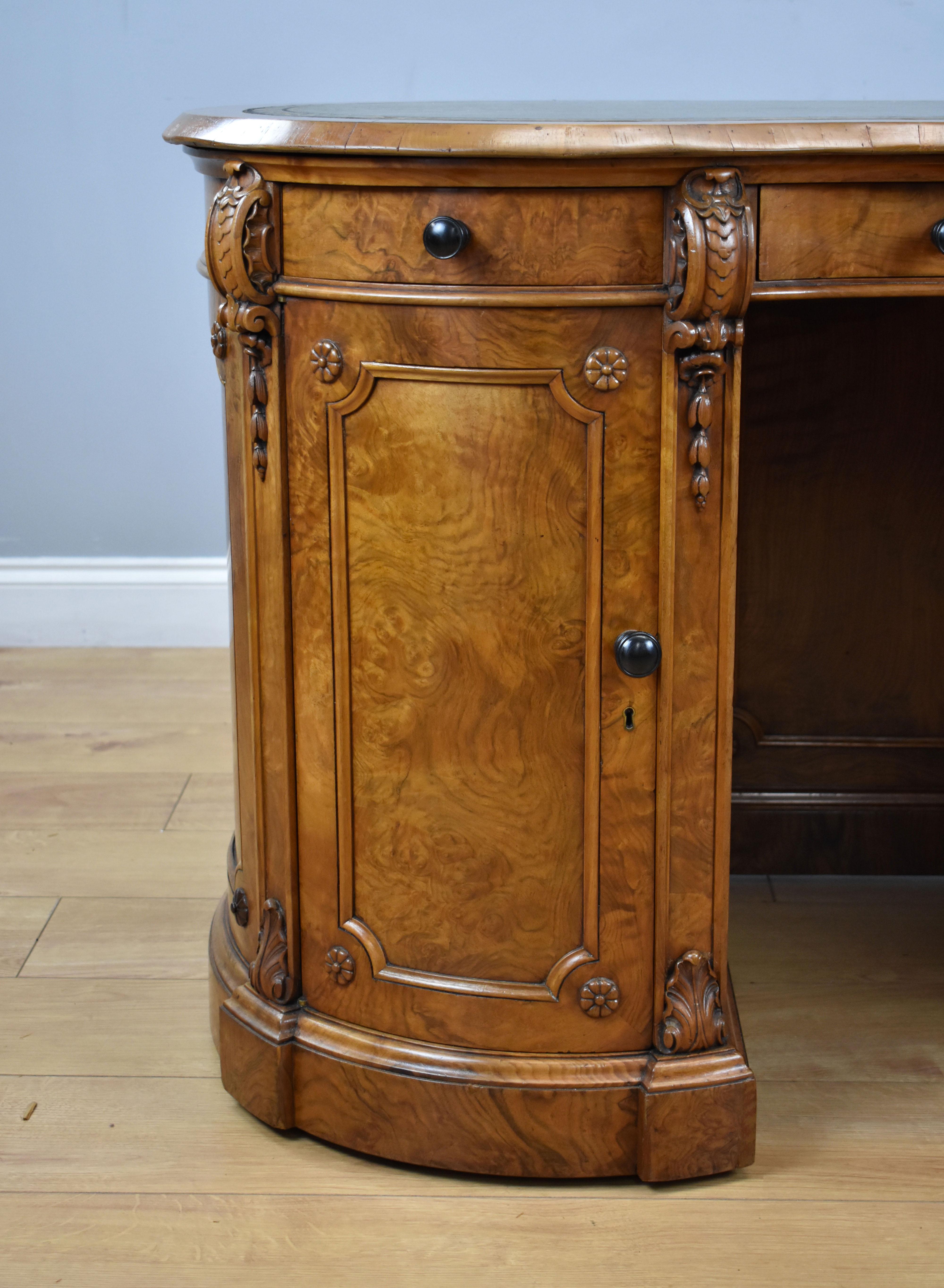 19th Century English Victorian Burr Walnut Kidney Shaped Writing Desk In Good Condition In Chelmsford, Essex
