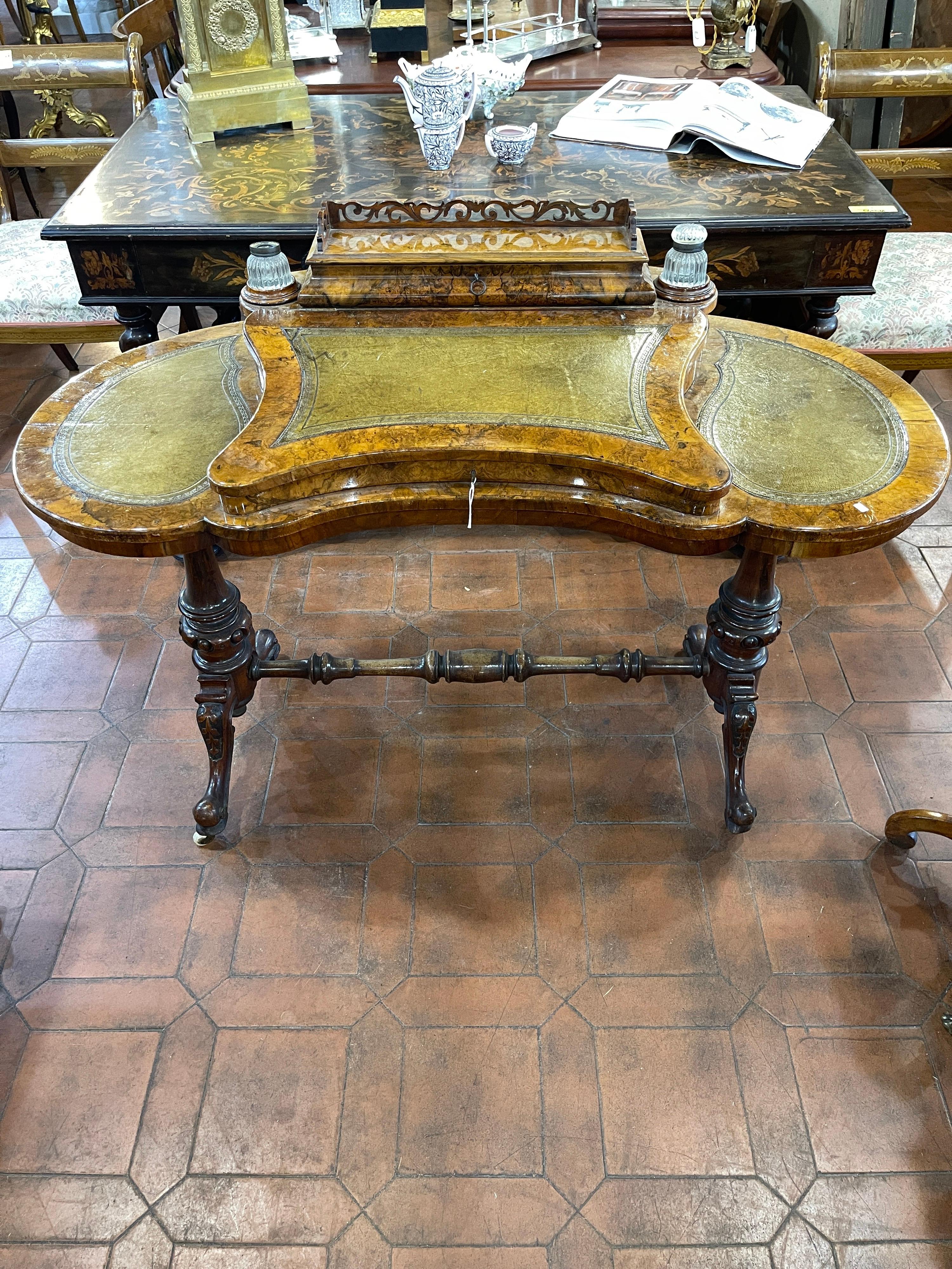 Victorian burr walnut kidney shaped ladies writing table.
Fantastic example of an English ladies desk writing table, from the early Victorian period.Fantastic quality walnut burr wood ,with leather on the top still original. In the central part of