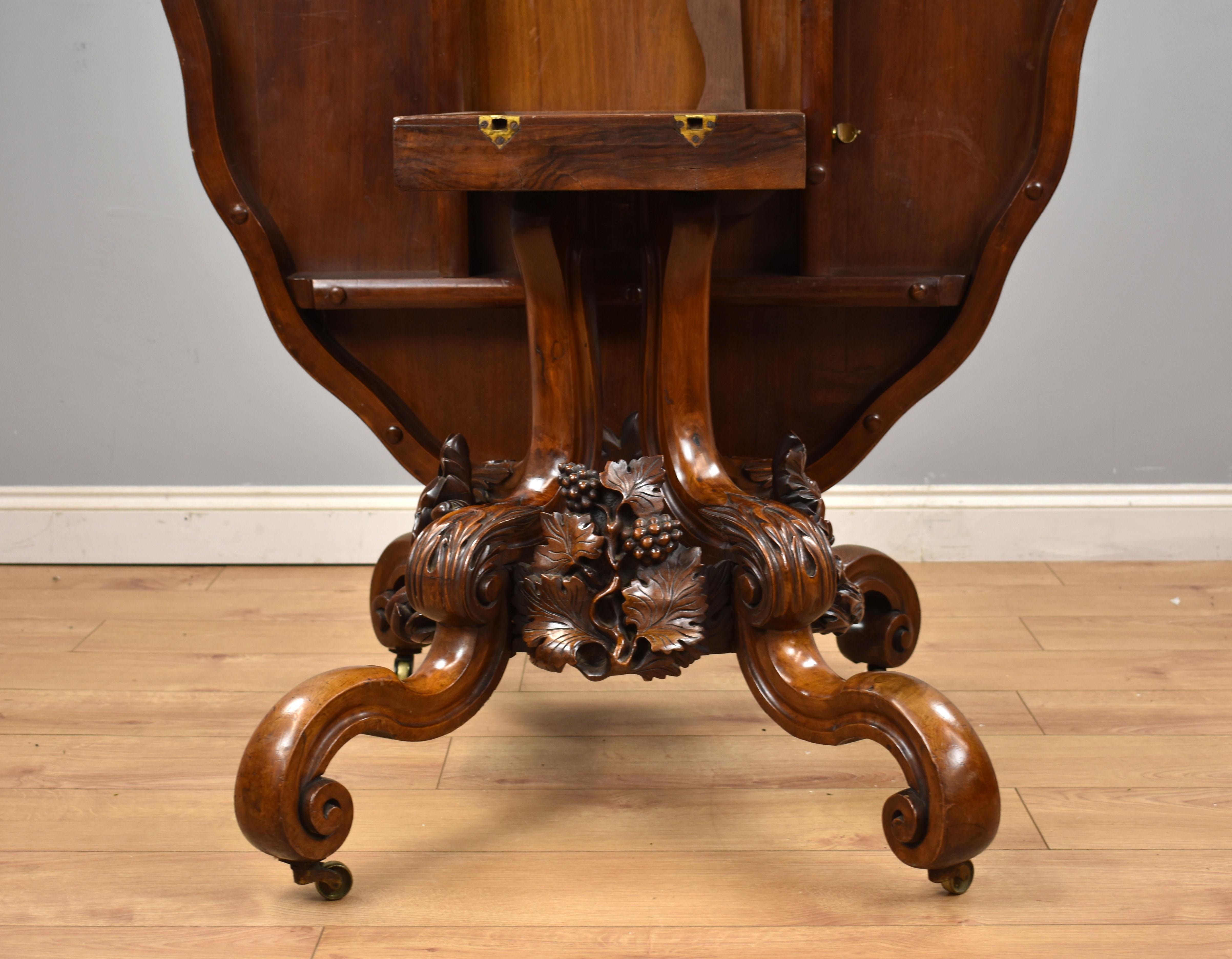 19th Century English Victorian Burr Walnut Loo Table In Good Condition In Chelmsford, Essex