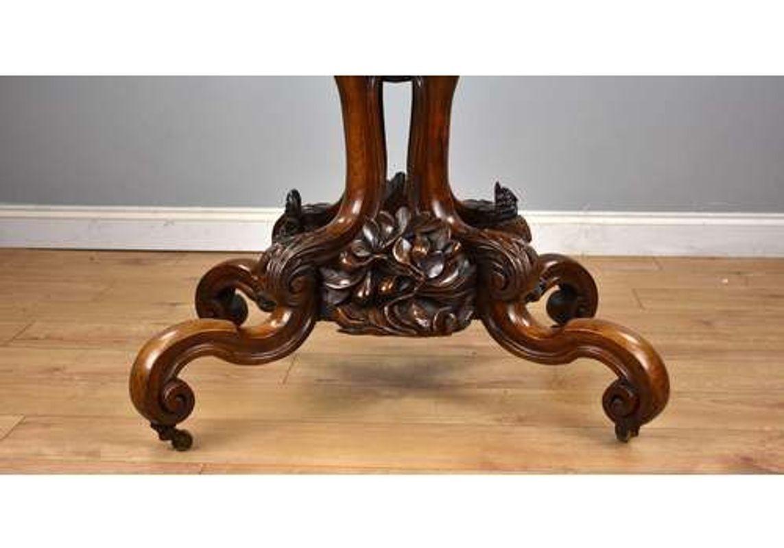 19th Century, English Victorian Burr Walnut Loo Table In Good Condition For Sale In Chelmsford, Essex