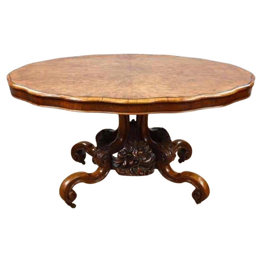 Tavolo da salotto in radica di noce vittoriano inglese del XIX secolo