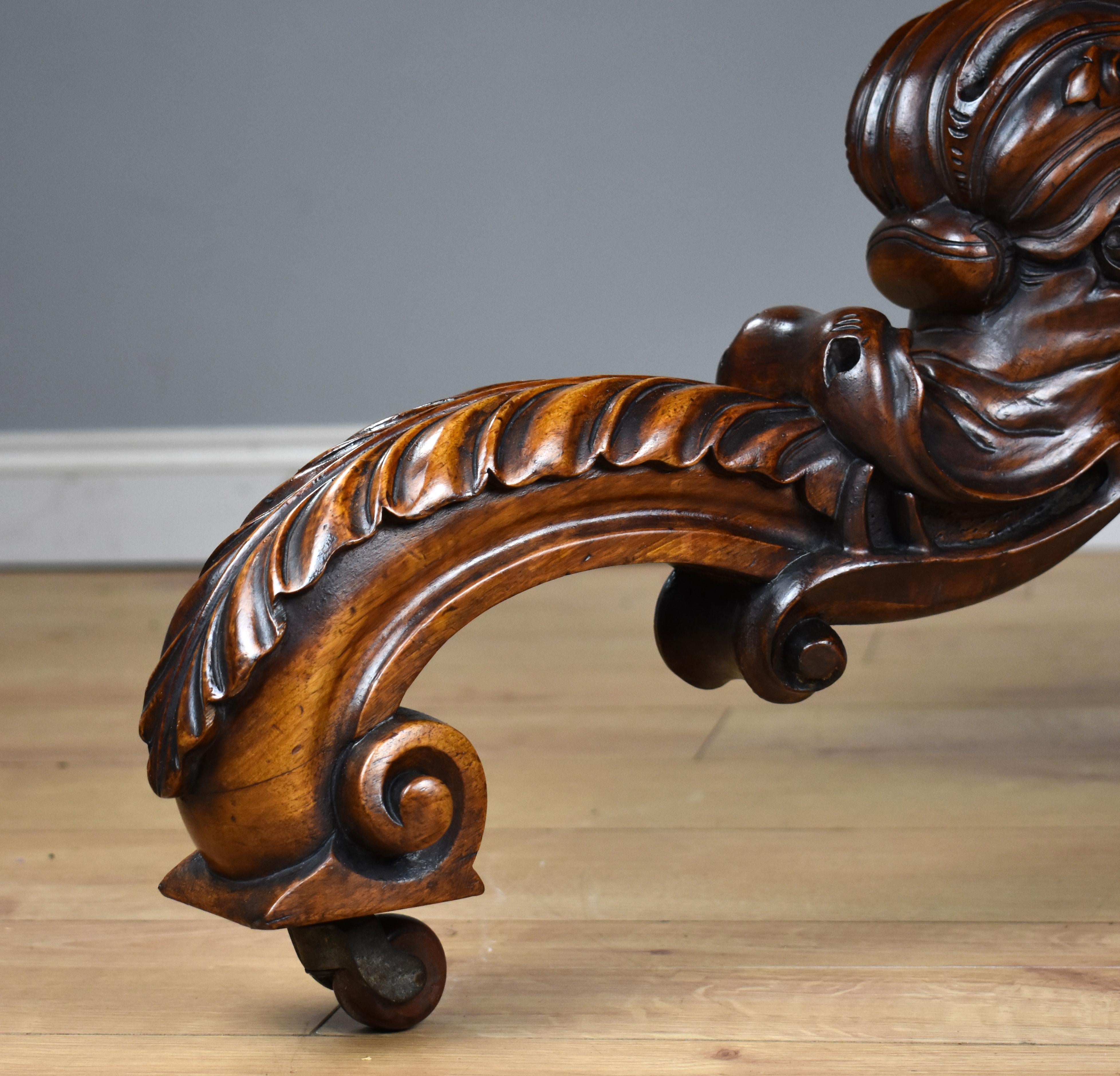 19th Century English Victorian Burr Walnut & Marquetry Circular Breakfast Table For Sale 15