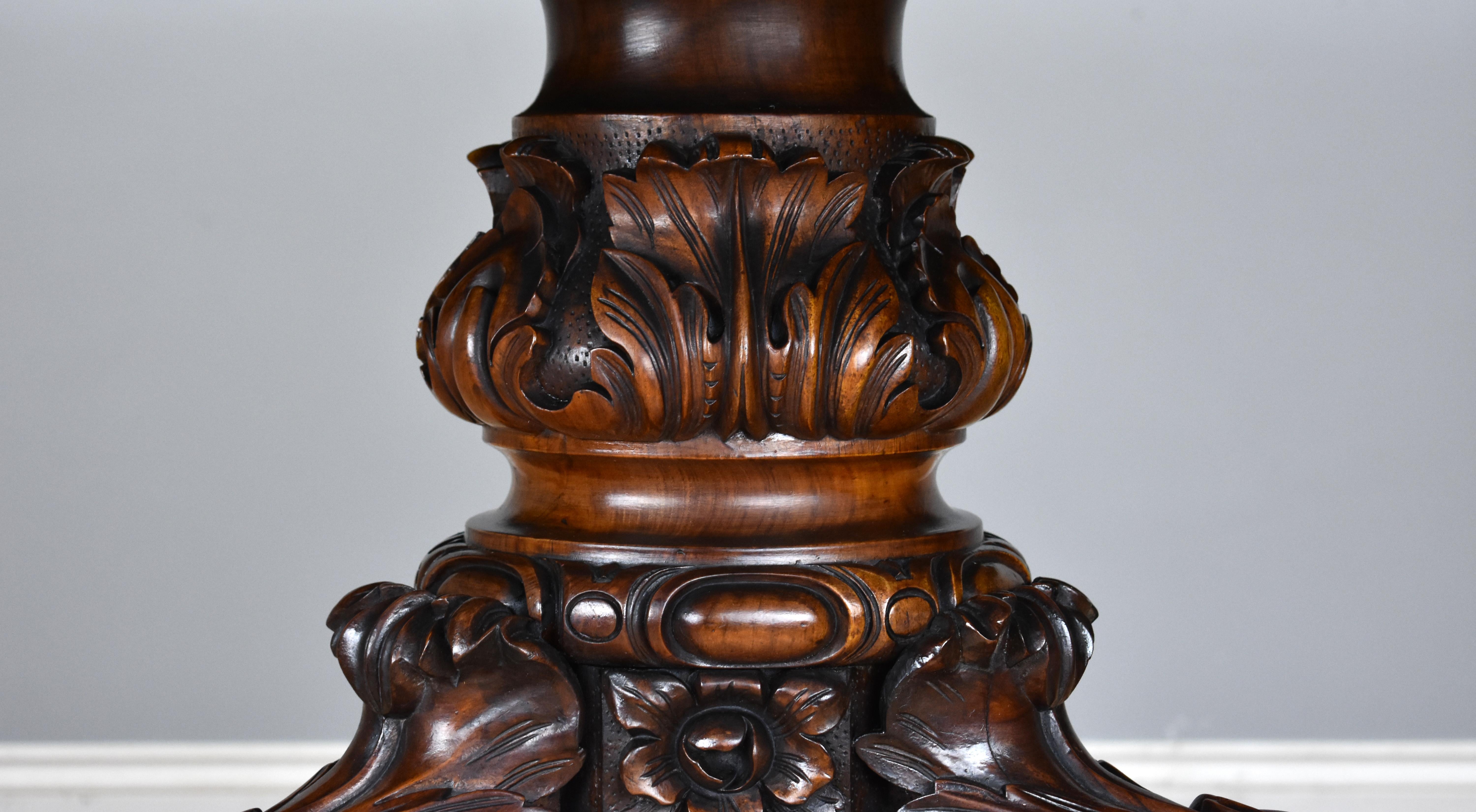 Table à déjeuner circulaire en ronce de noyer et marqueterie, 19e siècle, Angleterre en vente 12