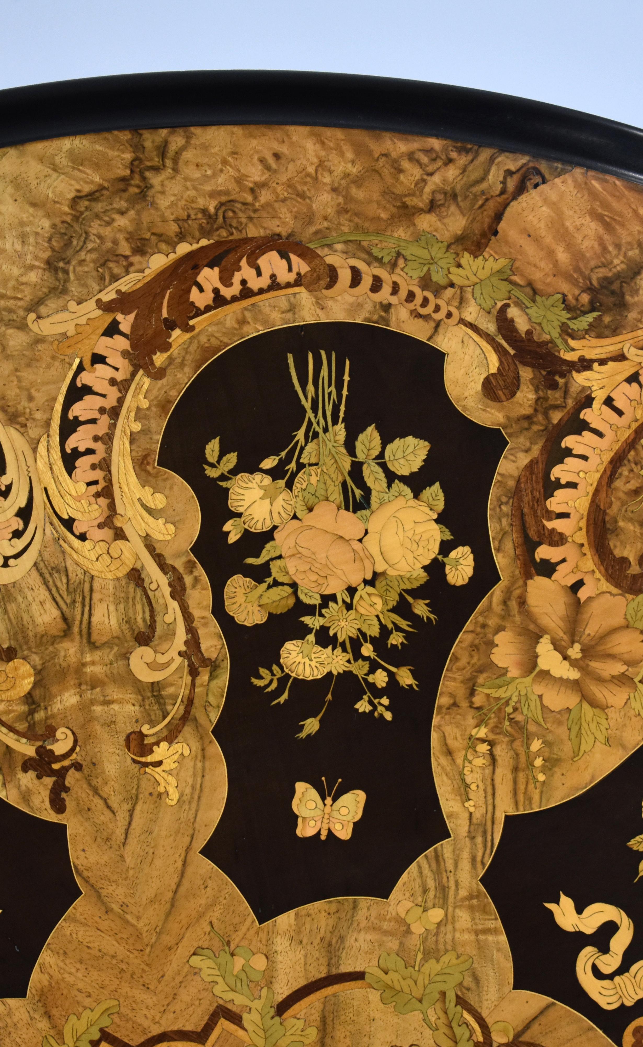 XIXe siècle Table à déjeuner circulaire en ronce de noyer et marqueterie, 19e siècle, Angleterre en vente