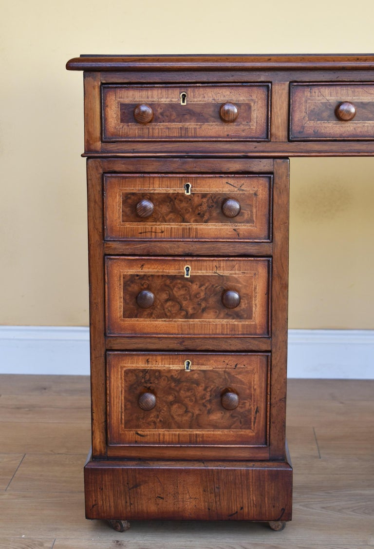 19th Century English Victorian Burr Walnut Pedestal Desk In Excellent Condition For Sale In Chelmsford, Essex