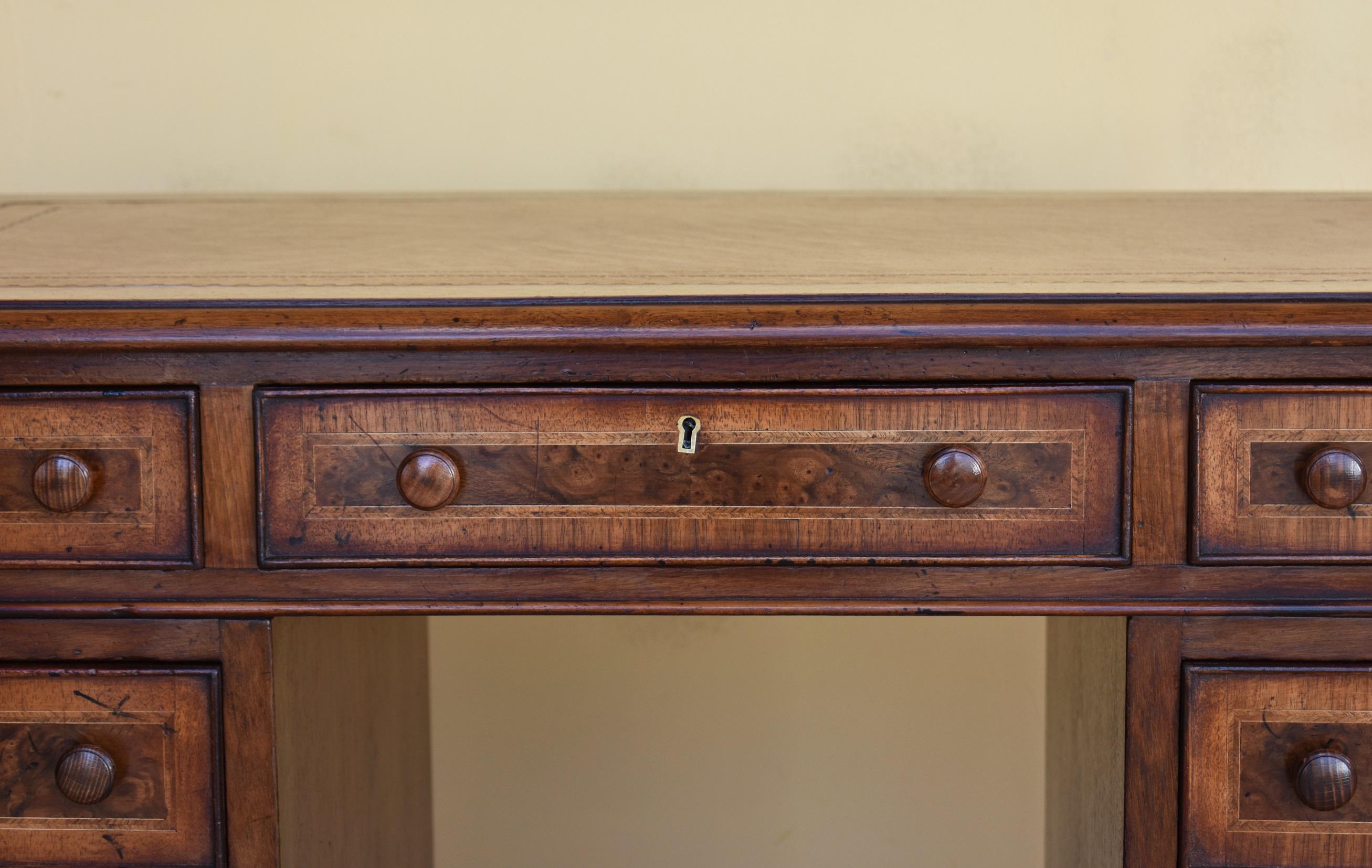 19th Century English Victorian Burr Walnut Pedestal Desk In Excellent Condition For Sale In Chelmsford, Essex