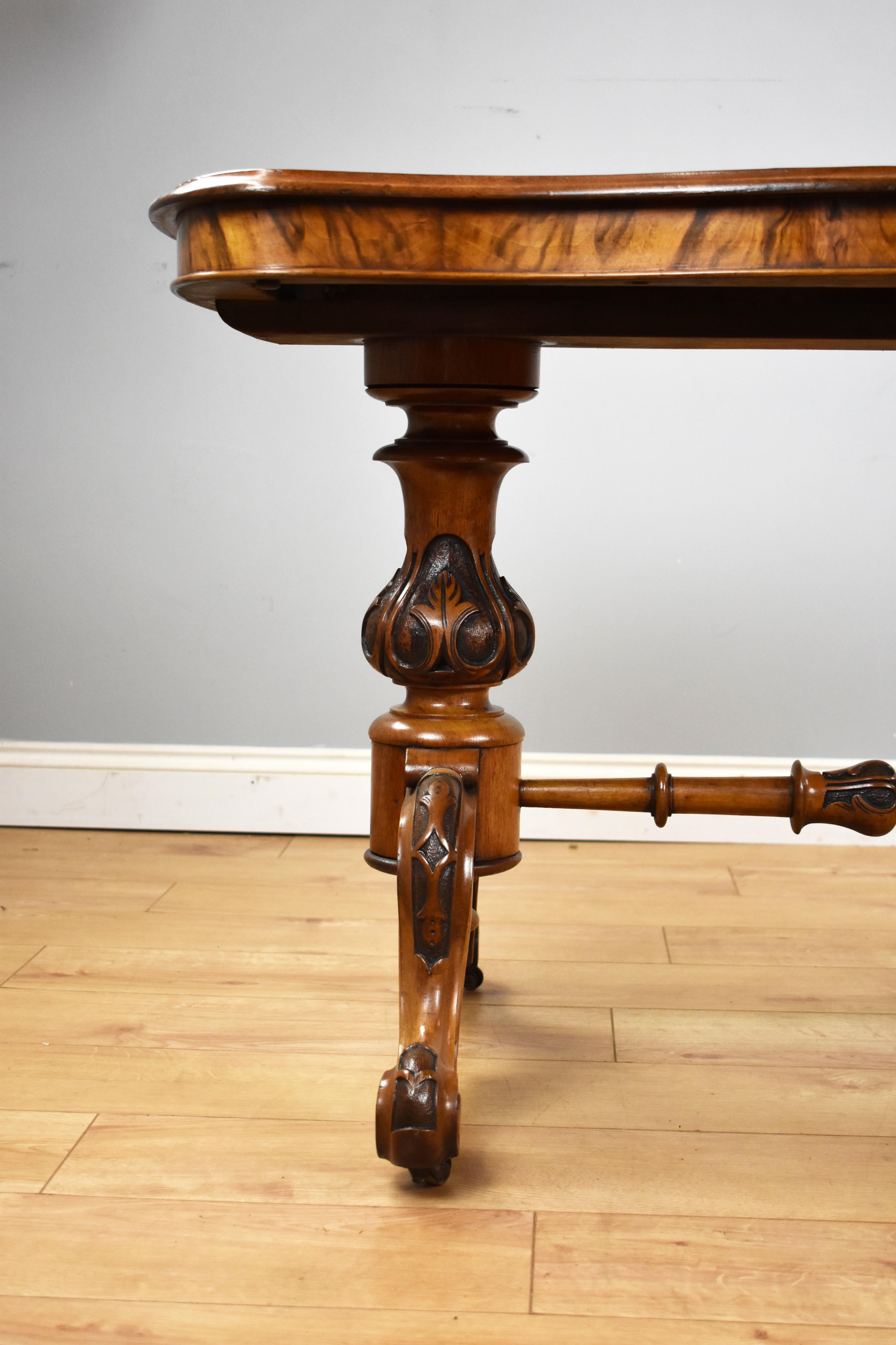 19th Century English Victorian Burr Walnut Table For Sale 1