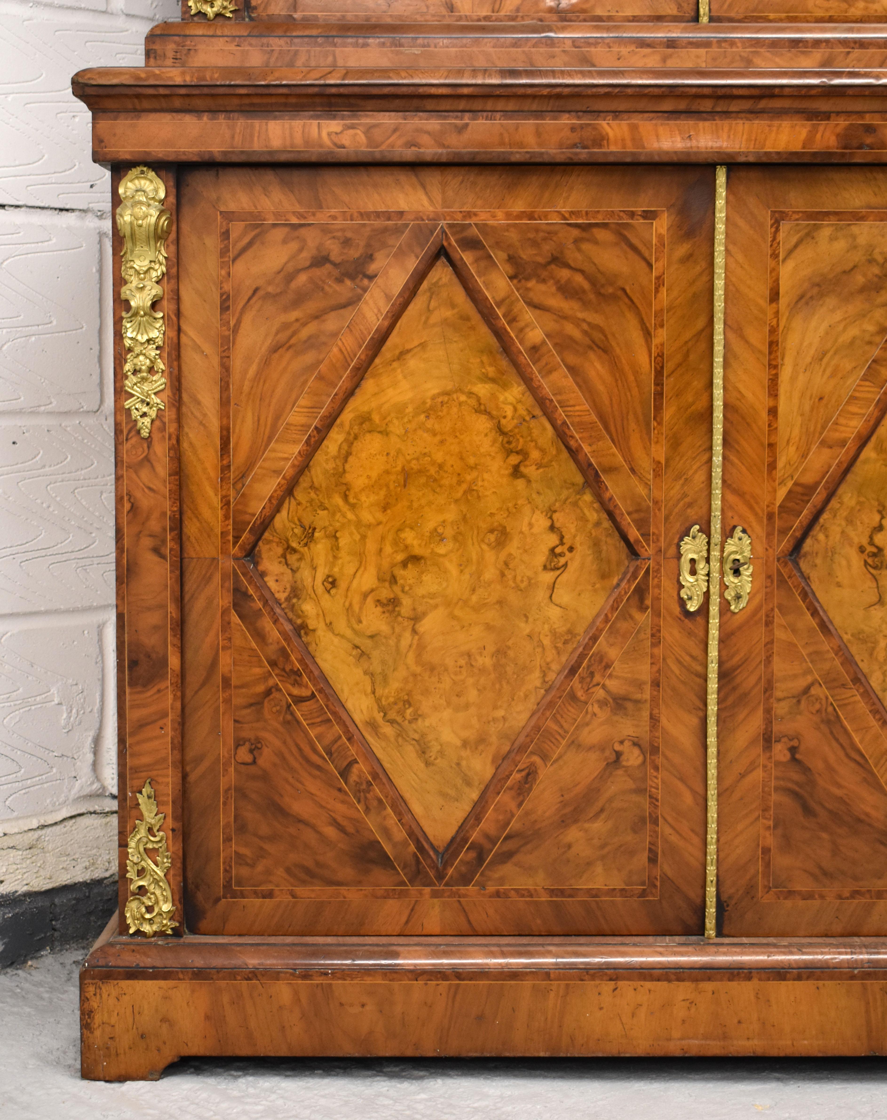 19th Century English Victorian Burr Walnut Two-Door Bookcase In Good Condition In Chelmsford, Essex