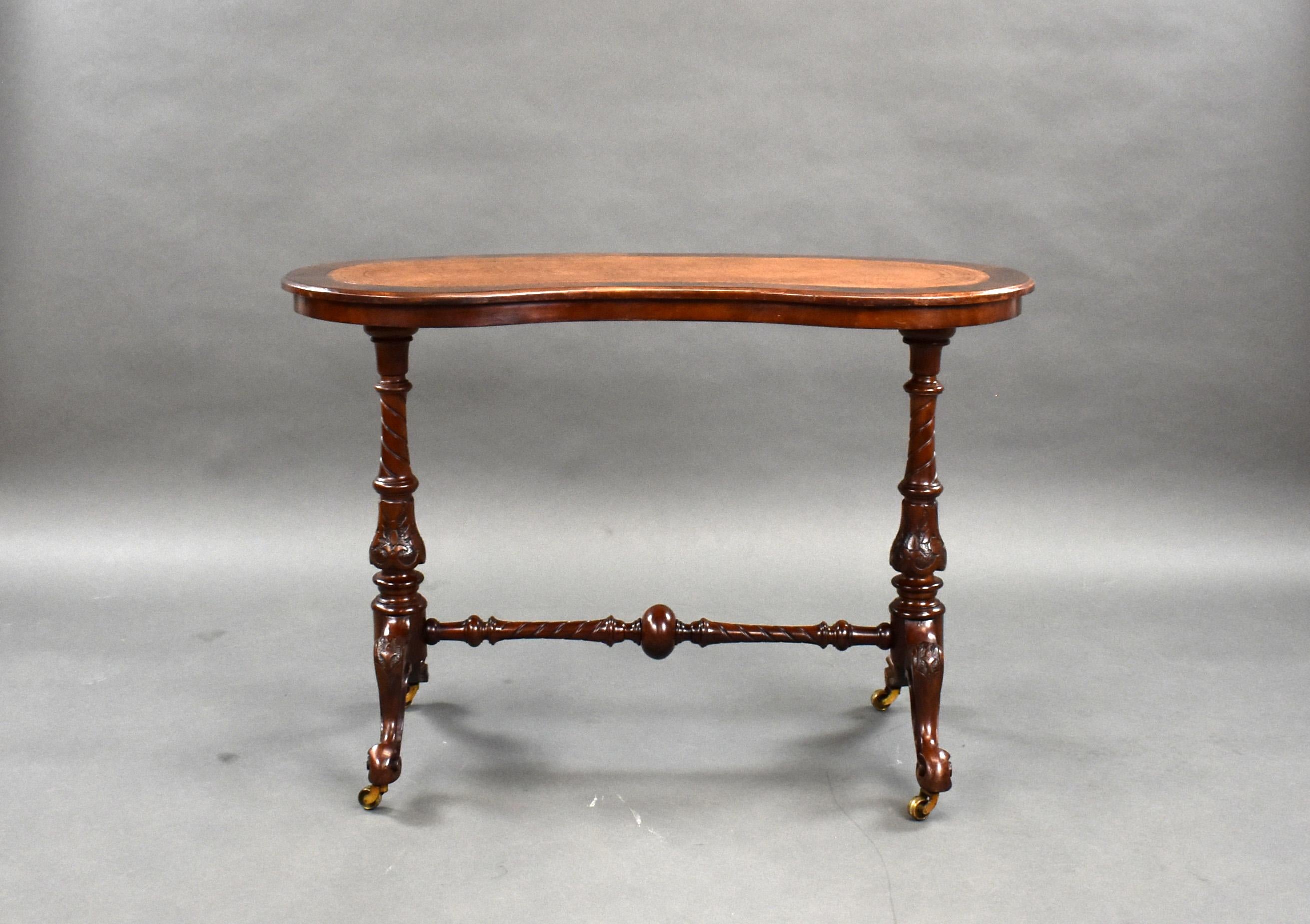 19th Century English Victorian Burr Walnut Writing Table In Good Condition For Sale In Chelmsford, Essex