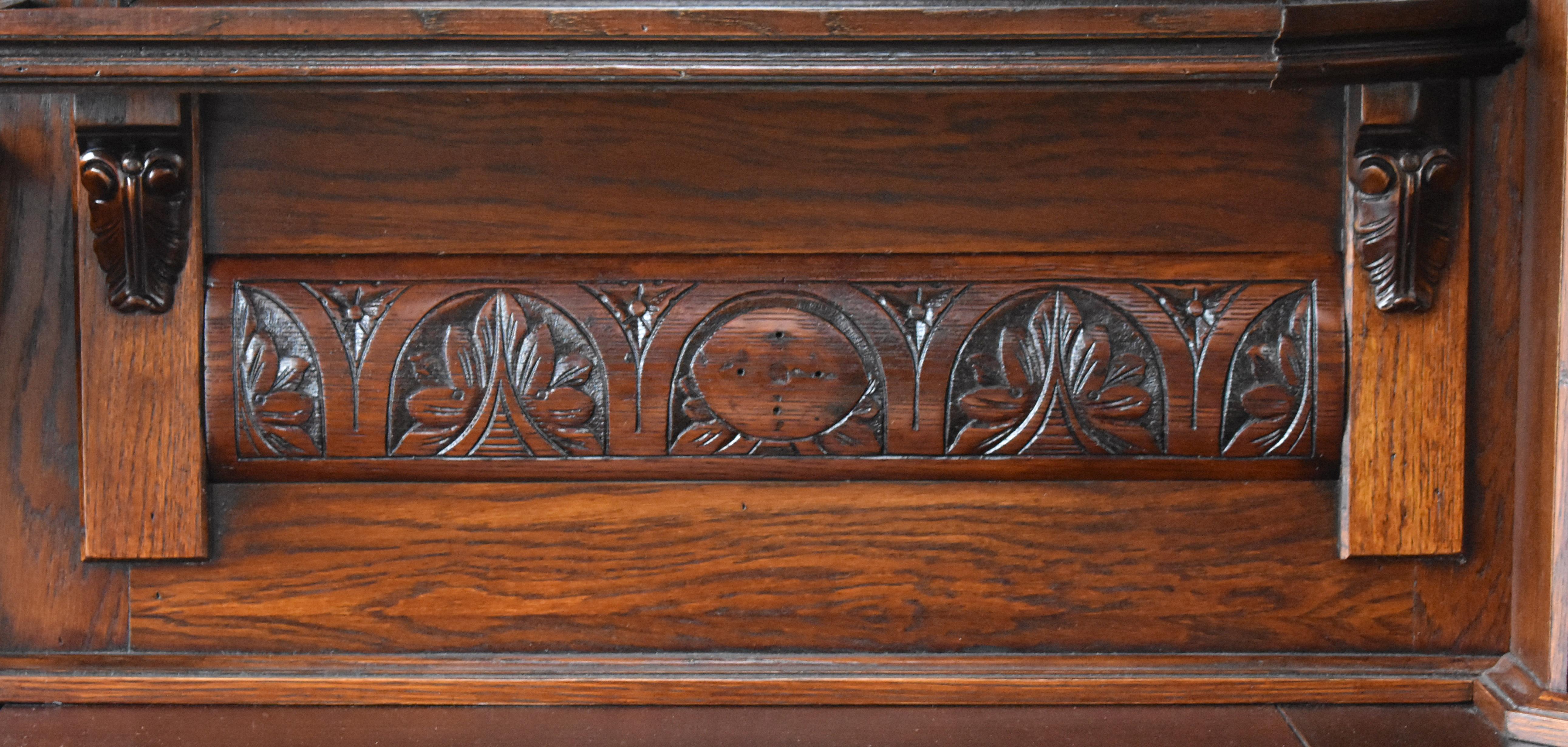 19th Century English Victorian Carved Oak Canted Corner Home Bar In Good Condition In Chelmsford, Essex