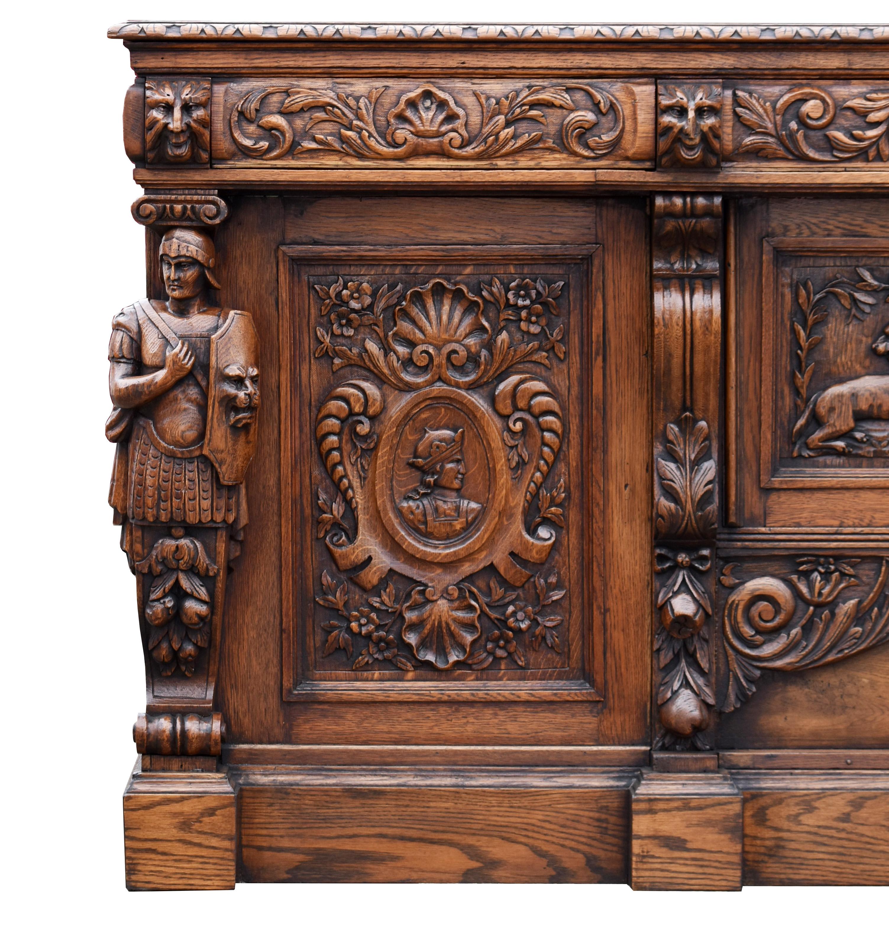 19th Century English Victorian Carved Oak Front and Back Bar In Good Condition In Chelmsford, Essex