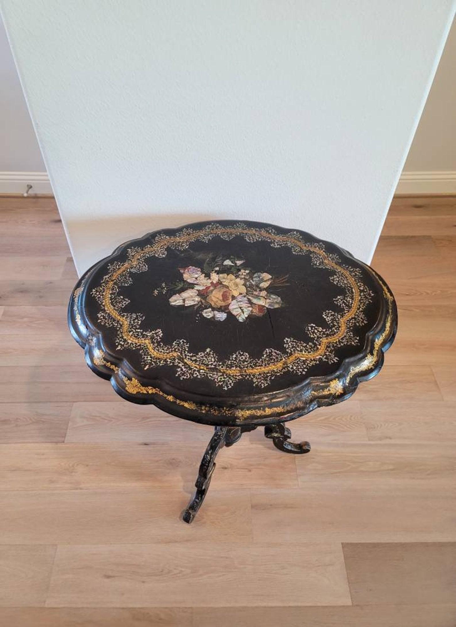 Gilt 19th Century English Victorian Chinoiserie Mother of Pearl Tilt Top Table For Sale