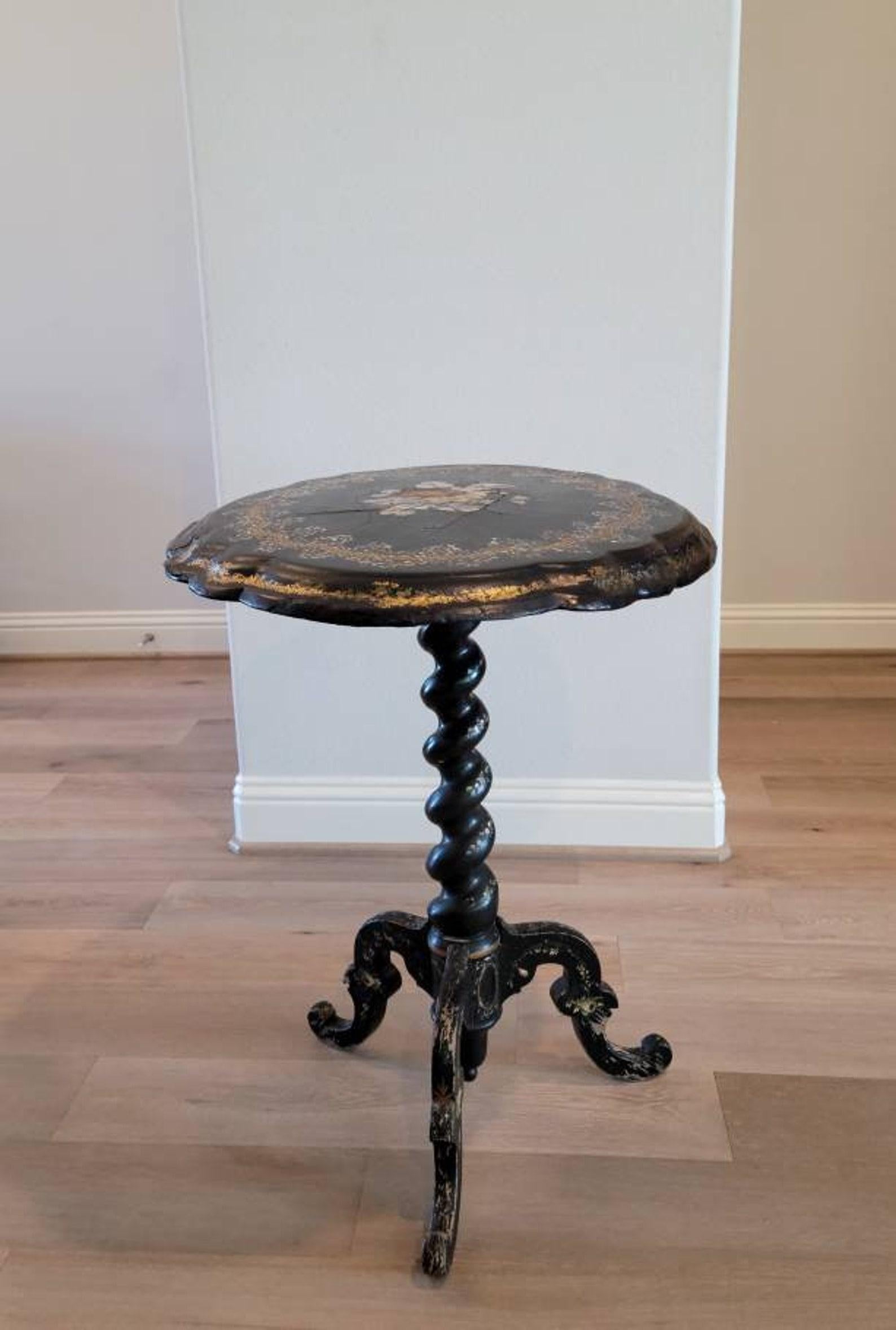 19th Century English Victorian Chinoiserie Mother of Pearl Tilt Top Table In Good Condition For Sale In Forney, TX