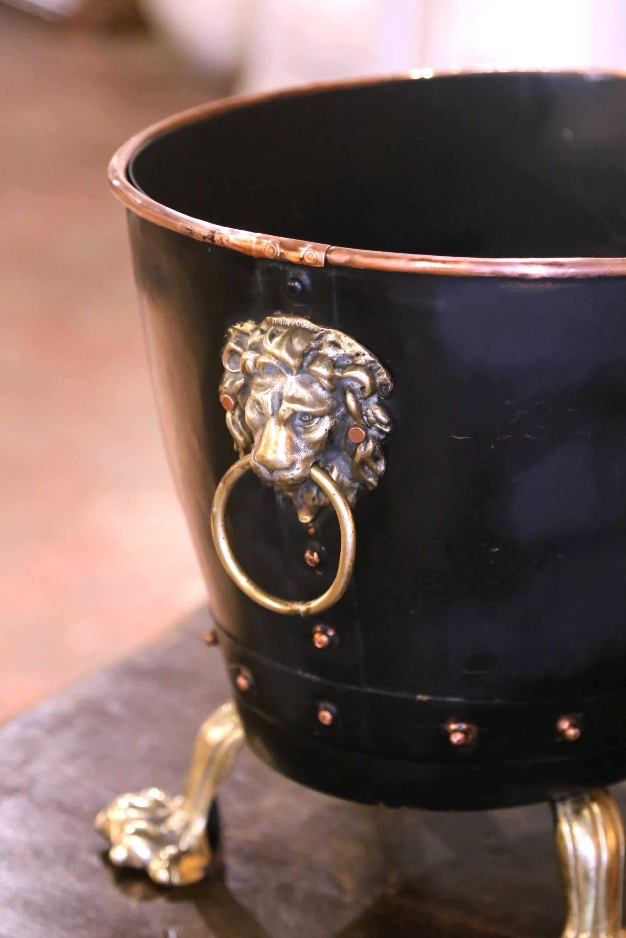 Inglese Navetta per carbone vittoriana inglese del XIX secolo in rame e bronzo con rivestimento originale in vendita