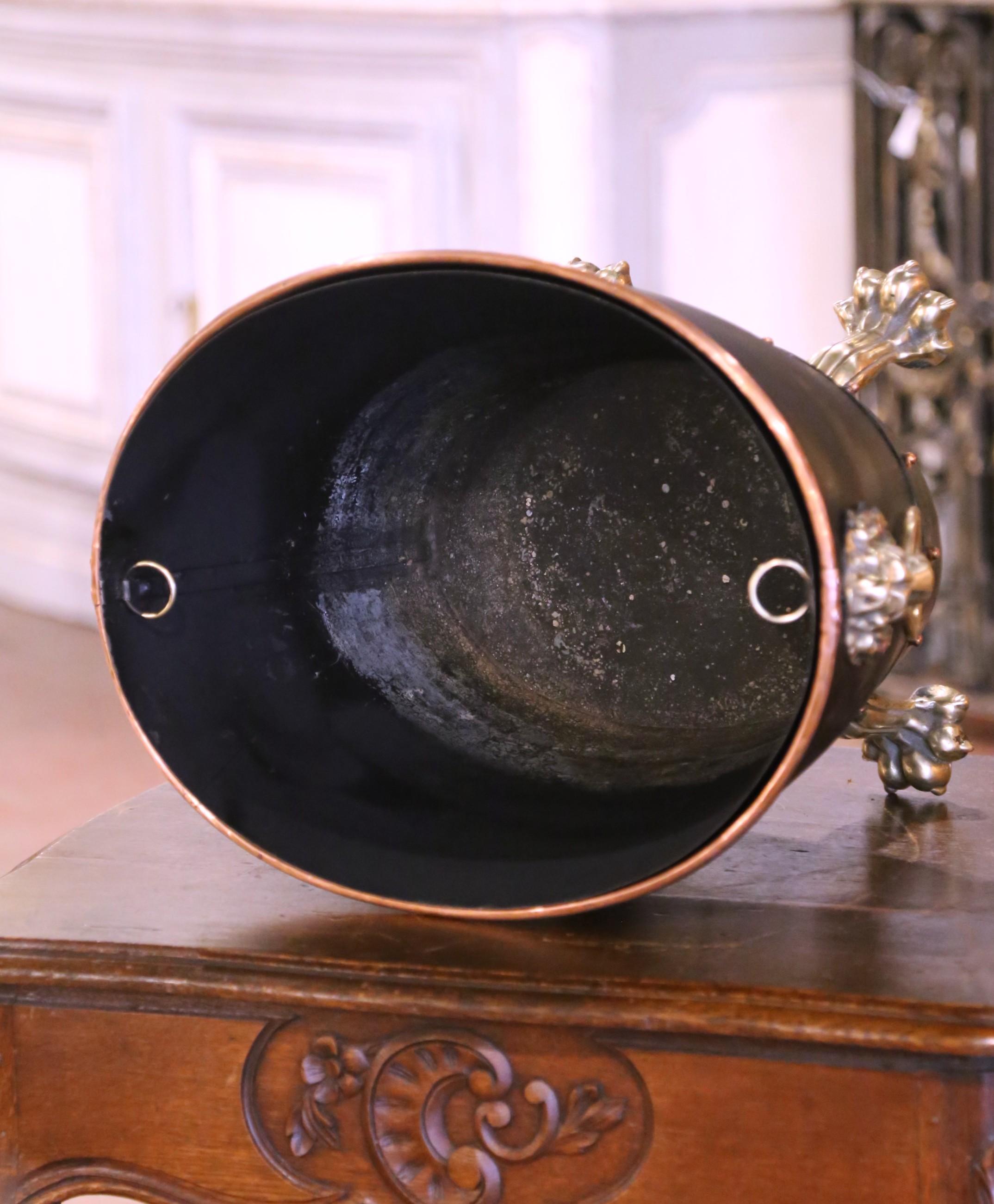 Ottone Navetta per carbone vittoriana inglese del XIX secolo in rame e bronzo con rivestimento originale in vendita