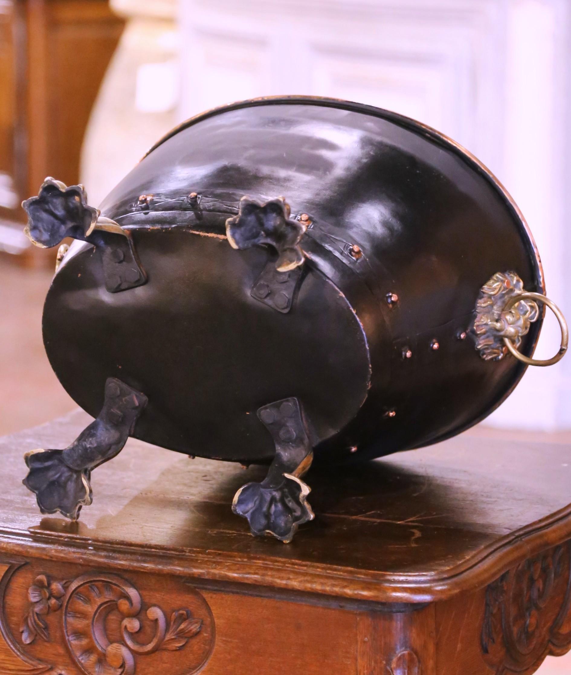 Navetta per carbone vittoriana inglese del XIX secolo in rame e bronzo con rivestimento originale in vendita 1
